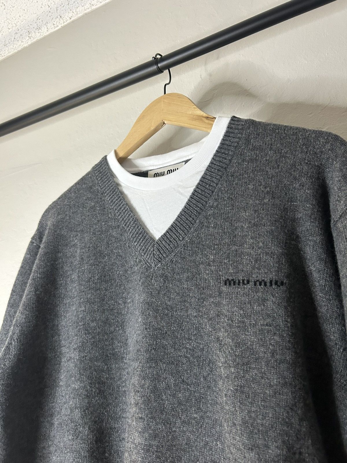 Miu Miu Miu Miu Cashmere V Neck Sweater Size US M / EU 48-50 / 2 - 3 Thumbnail