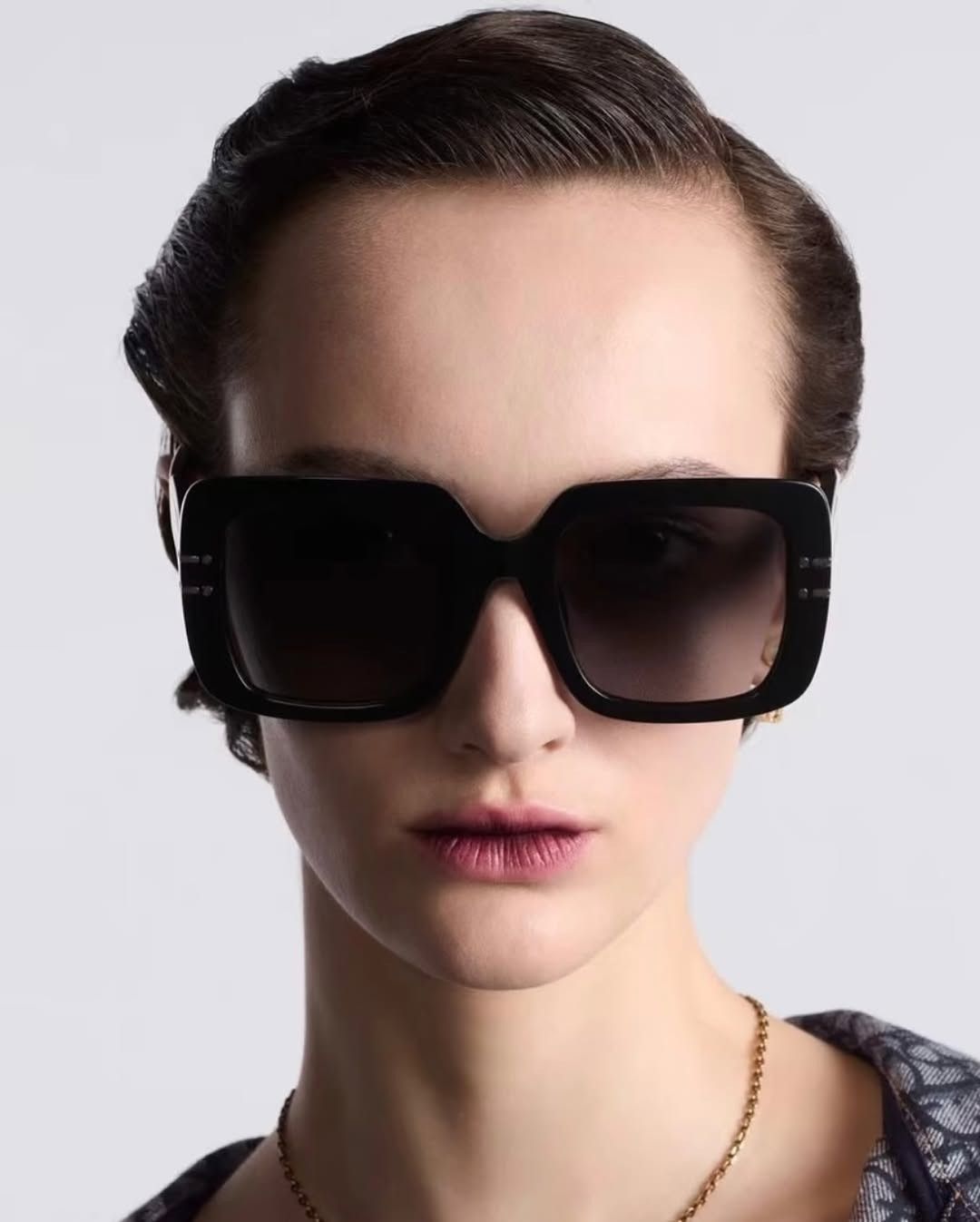 Dior Dior DIORSIGNATURE S11F 14A1 Sunglasses Black Square Frame Size ONE SIZE - 5 Thumbnail
