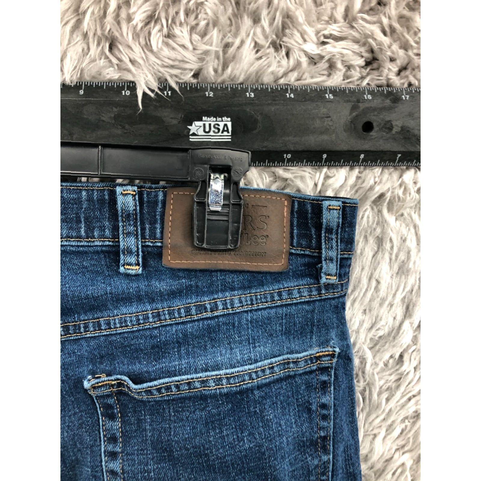 Lee Riders by Lee Straight Jeans Size 38x32 Mens Mid Rise Medium Wash Blue Stretch Denim 5-Pocket Belt Loops Regular Size US 38 / EU 54 - 6 Thumbnail