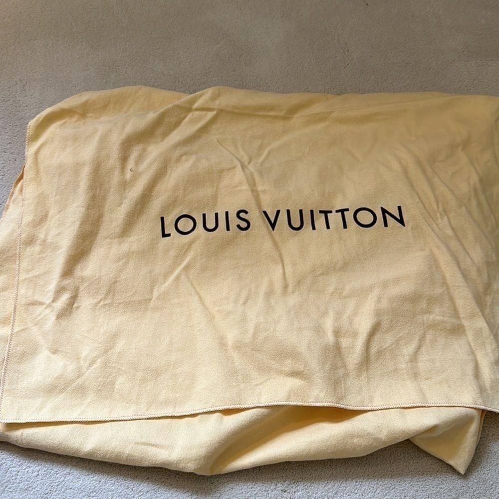 Louis Vuitton Louis Vuitton Mahina XL Noir Handbag Size ONE SIZE - 12 Thumbnail