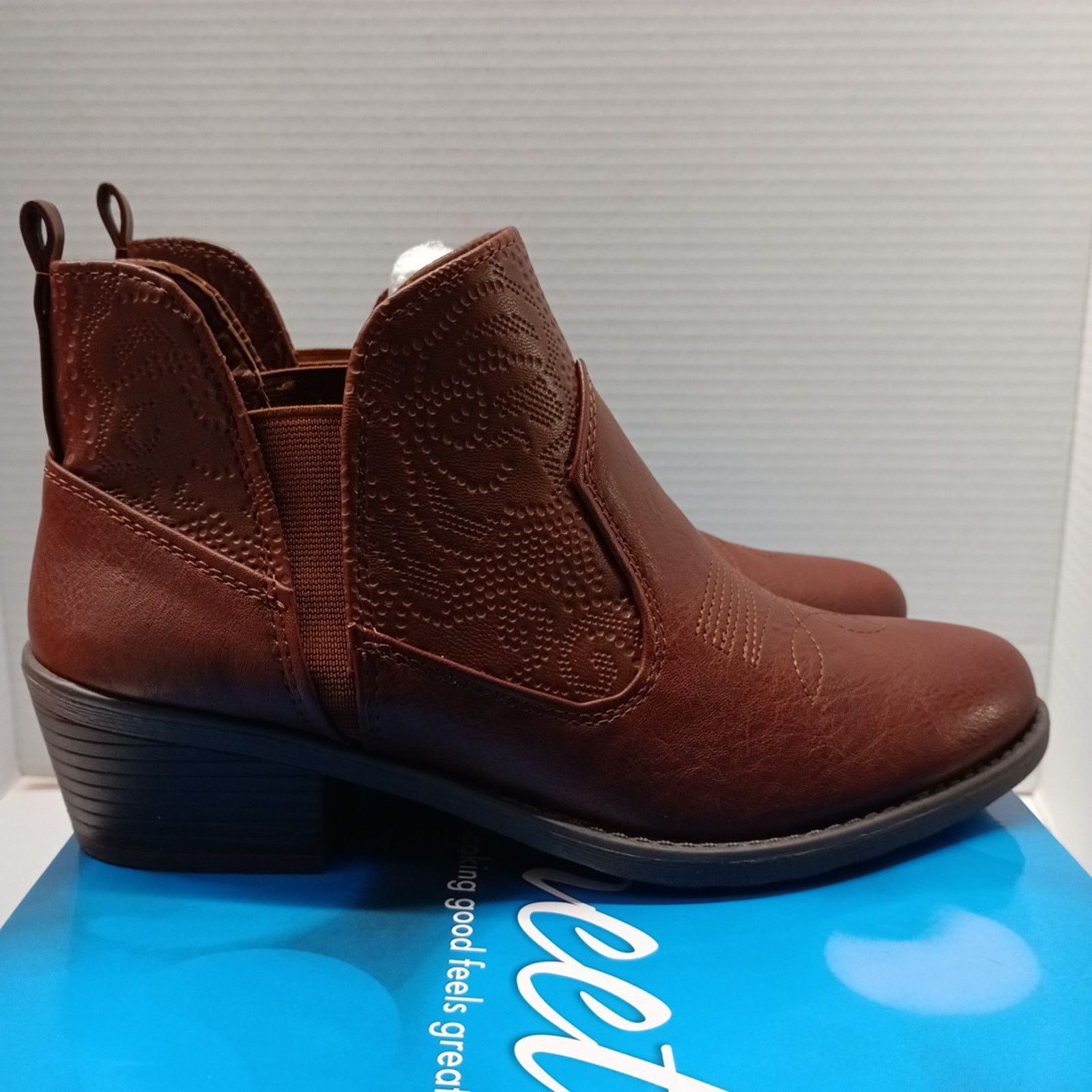 Other EASY STREET womens ankle boots Size 7.5 M Taupe faux leather Size US 7.5 / IT 37.5 - 1 Thumbnail