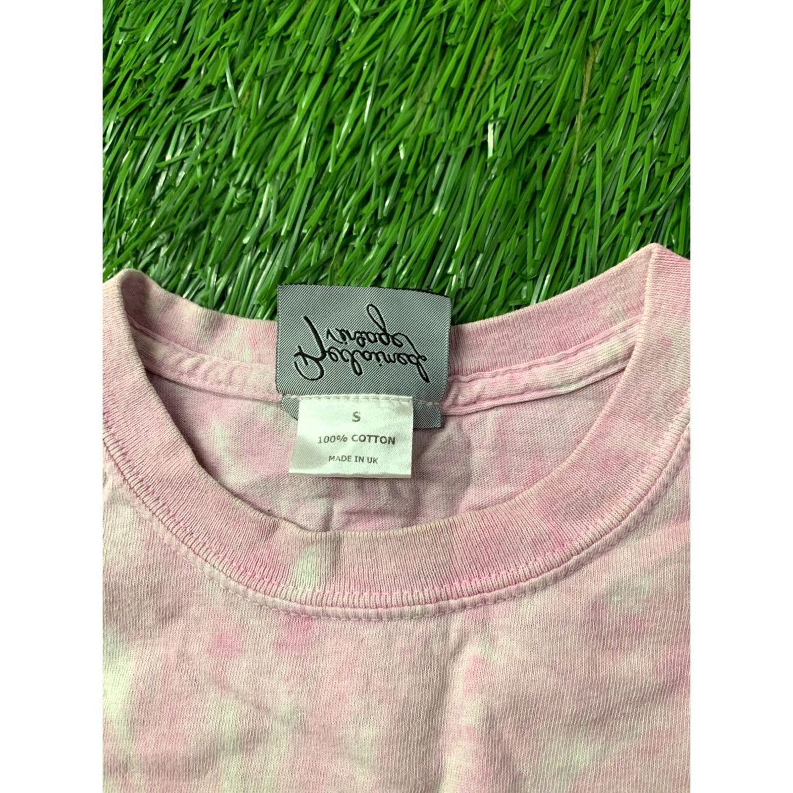 Vintage Nike The Rolling Stones Tour 1975 2017 Men Shirt Jersey Tee Official Product Size S Pink White Tee Shirt Mens Size US S / EU 44-46 / 1 - 5 Thumbnail