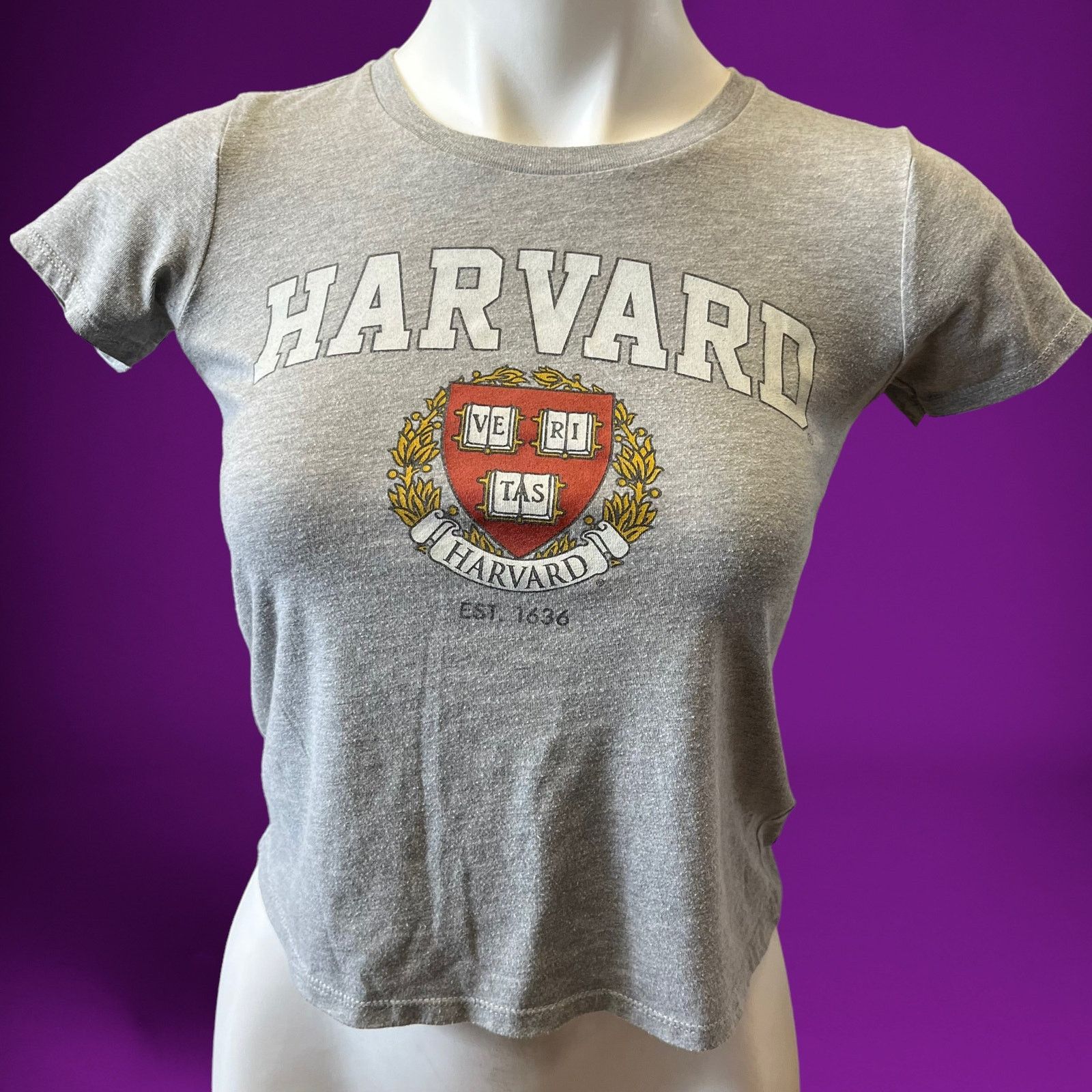 Other Harvard University Shirt Crop Top Fitted Veritas Est. 1636 Size L / US 10 / IT 46 - 1 Thumbnail
