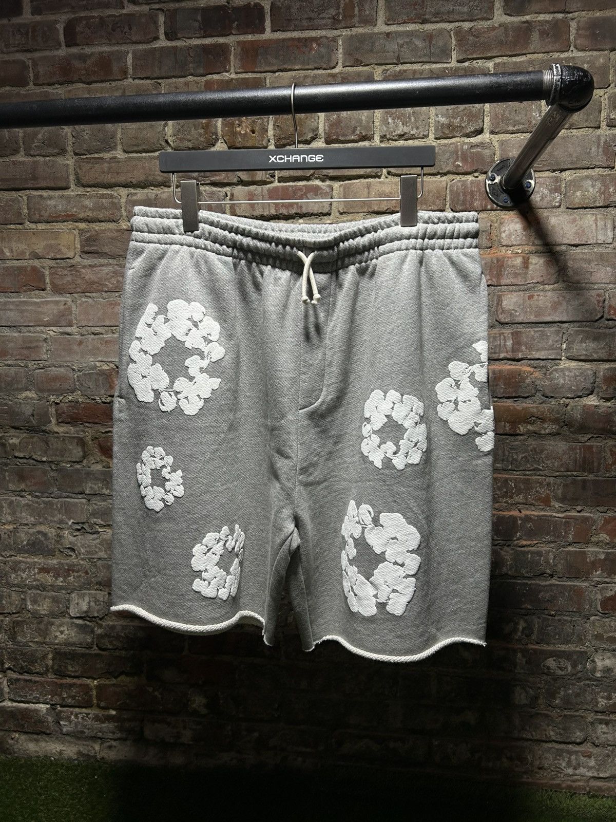 DENIM TEARS Denim Tears Cotton Wreath Sweat Shorts Size US 40 / EU 56 - 1 Thumbnail