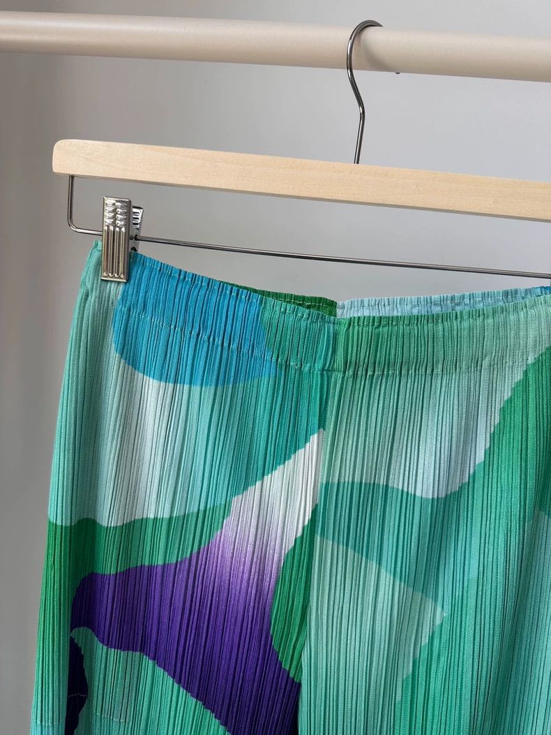 Issey Miyake Issey Miyake size:2 Green cloud pleated trousers Size 31" - 2 Thumbnail