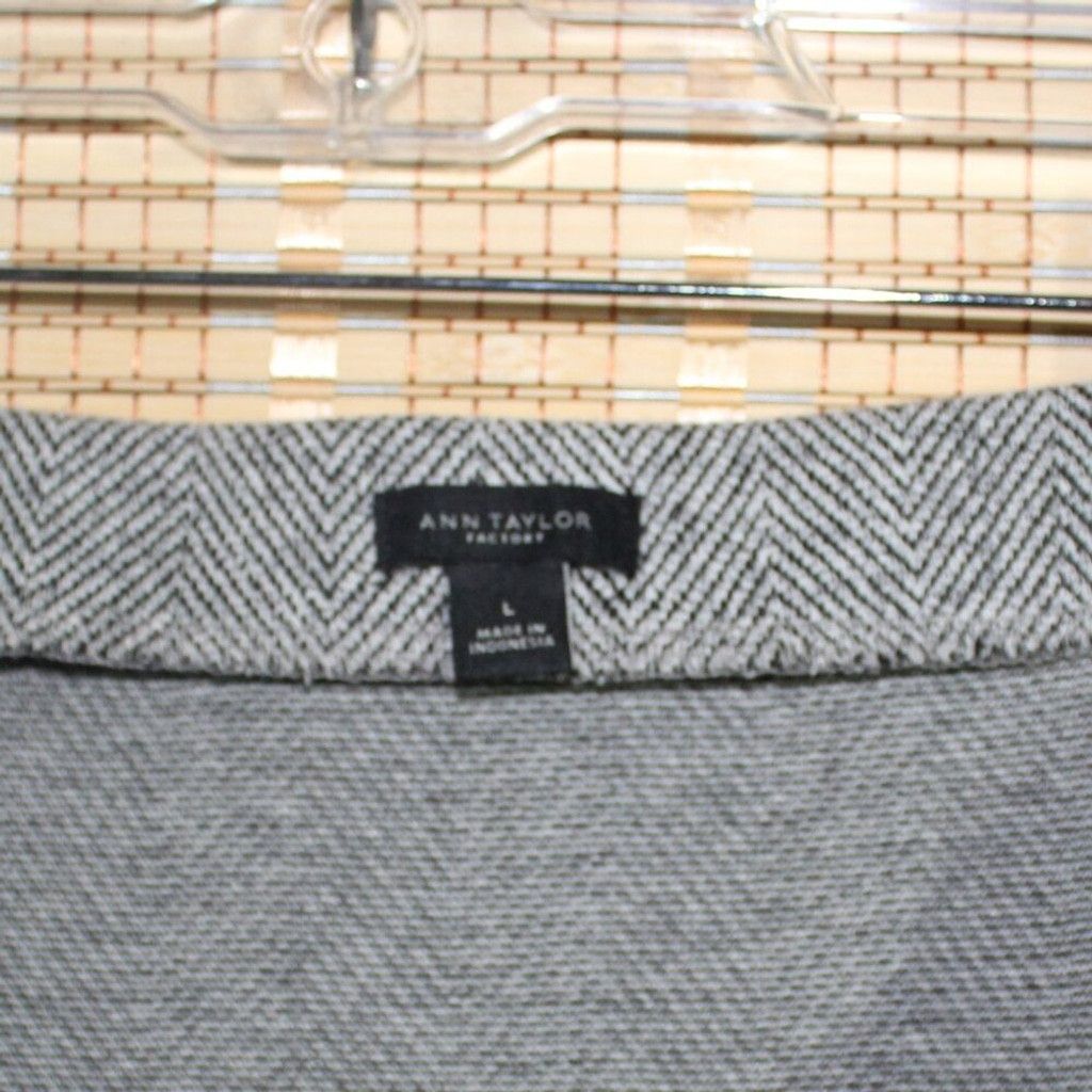 Ann Taylor Ann Taylor Factory Gray & Black Herringbone Pencil Skirt Size 34" / US 12 / IT 48 - 3 Thumbnail