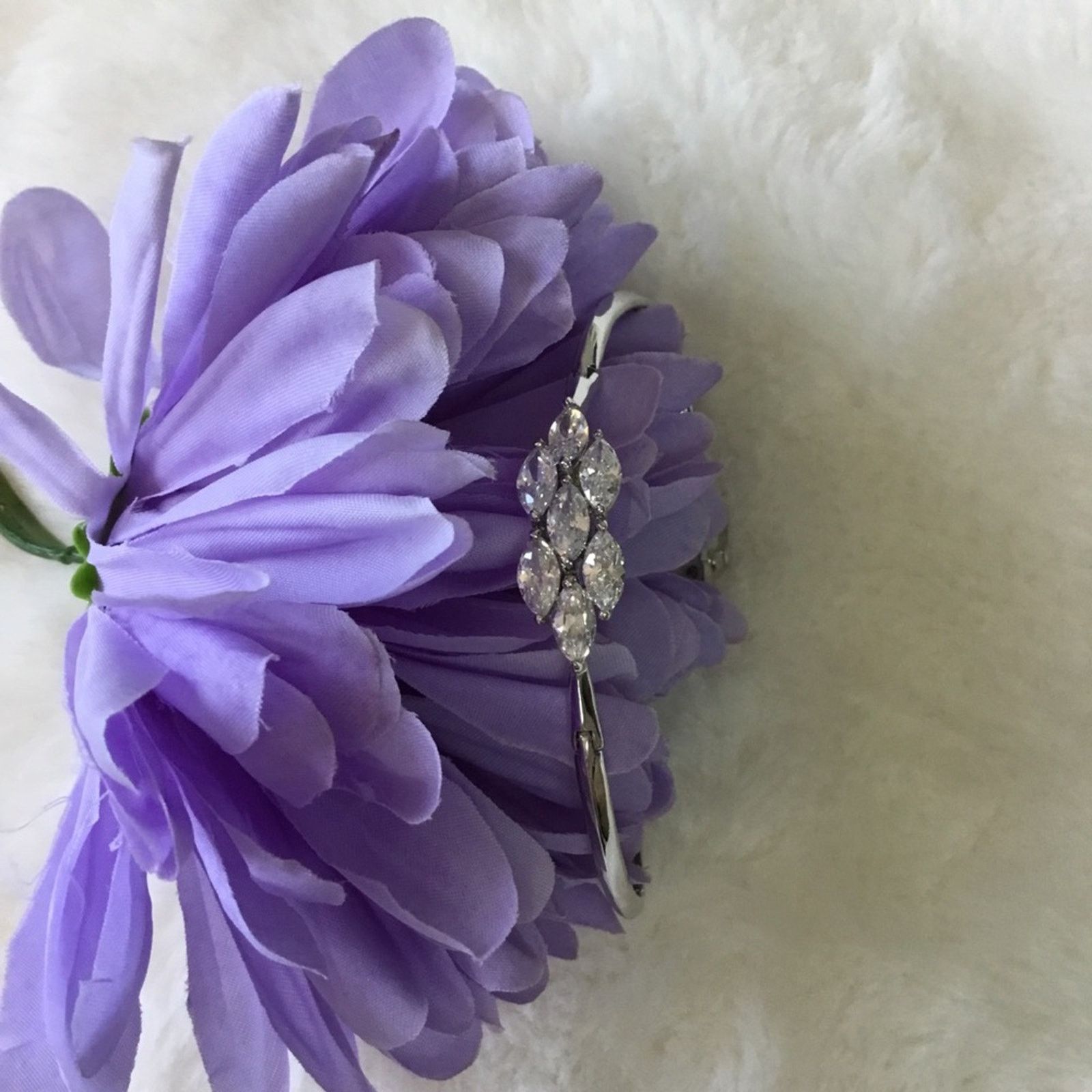 Other Elegant Silver Crystal Flower Bracelet Size ONE SIZE - 1 Thumbnail