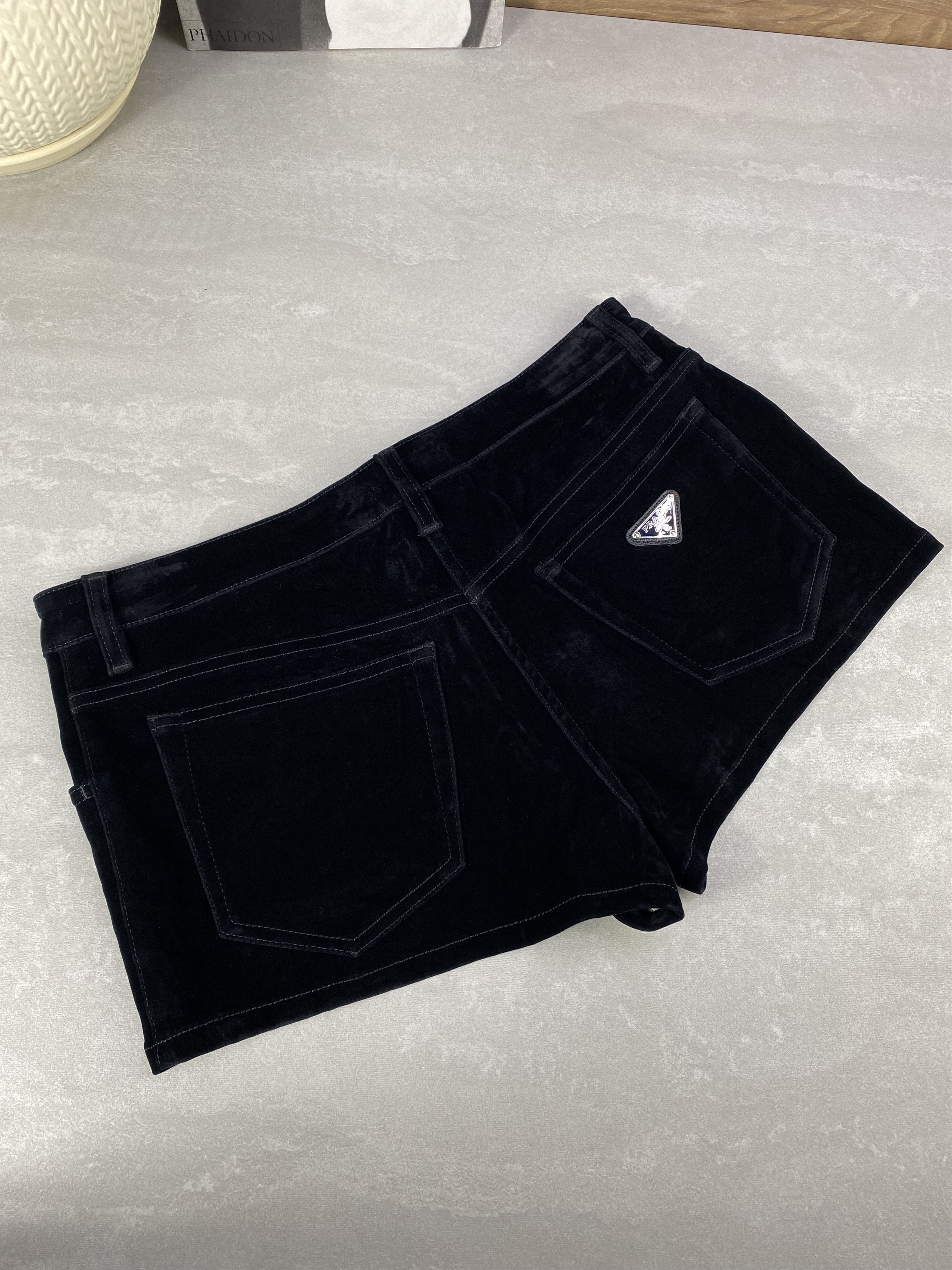 Prada Prada 23AW triangle-logo Velvet Denim Shorts Black Other Size 29" - 3 Thumbnail