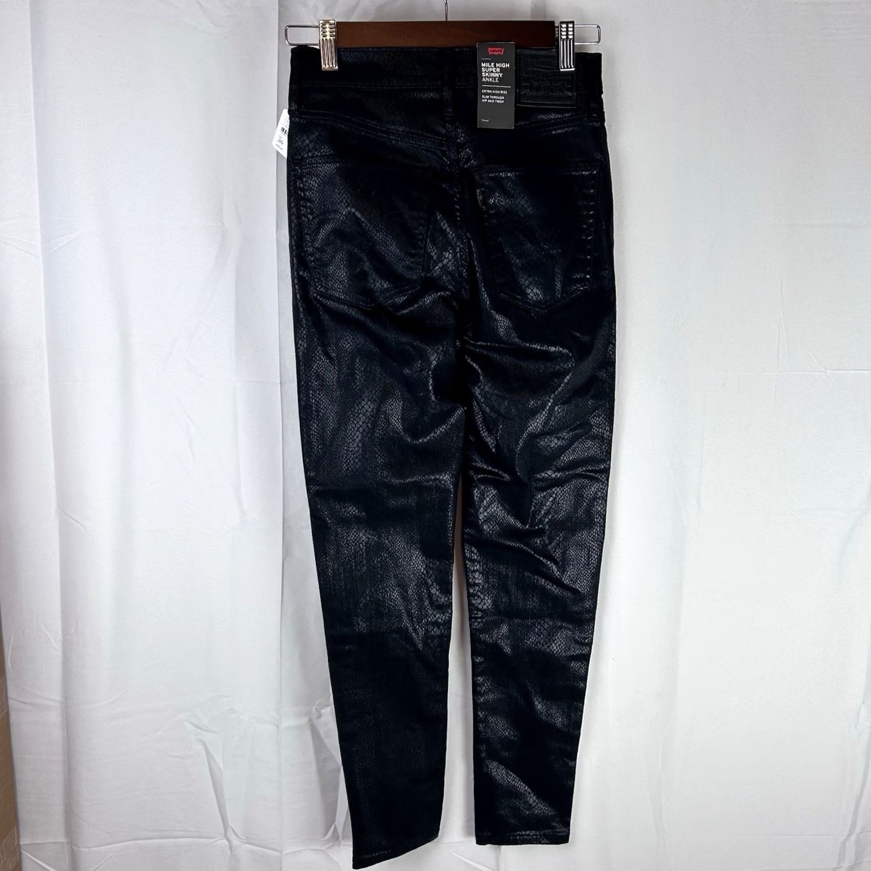 Levi's Levi’s Mile High Super Skinny Extra High Slim Snake Print Jeans Pants 26 NWT Womens Jeans Snake Print Slimming 5-Pocket Design Zipper Button Black NWT Size 26" / US 2 / IT 38 - 7 Thumbnail