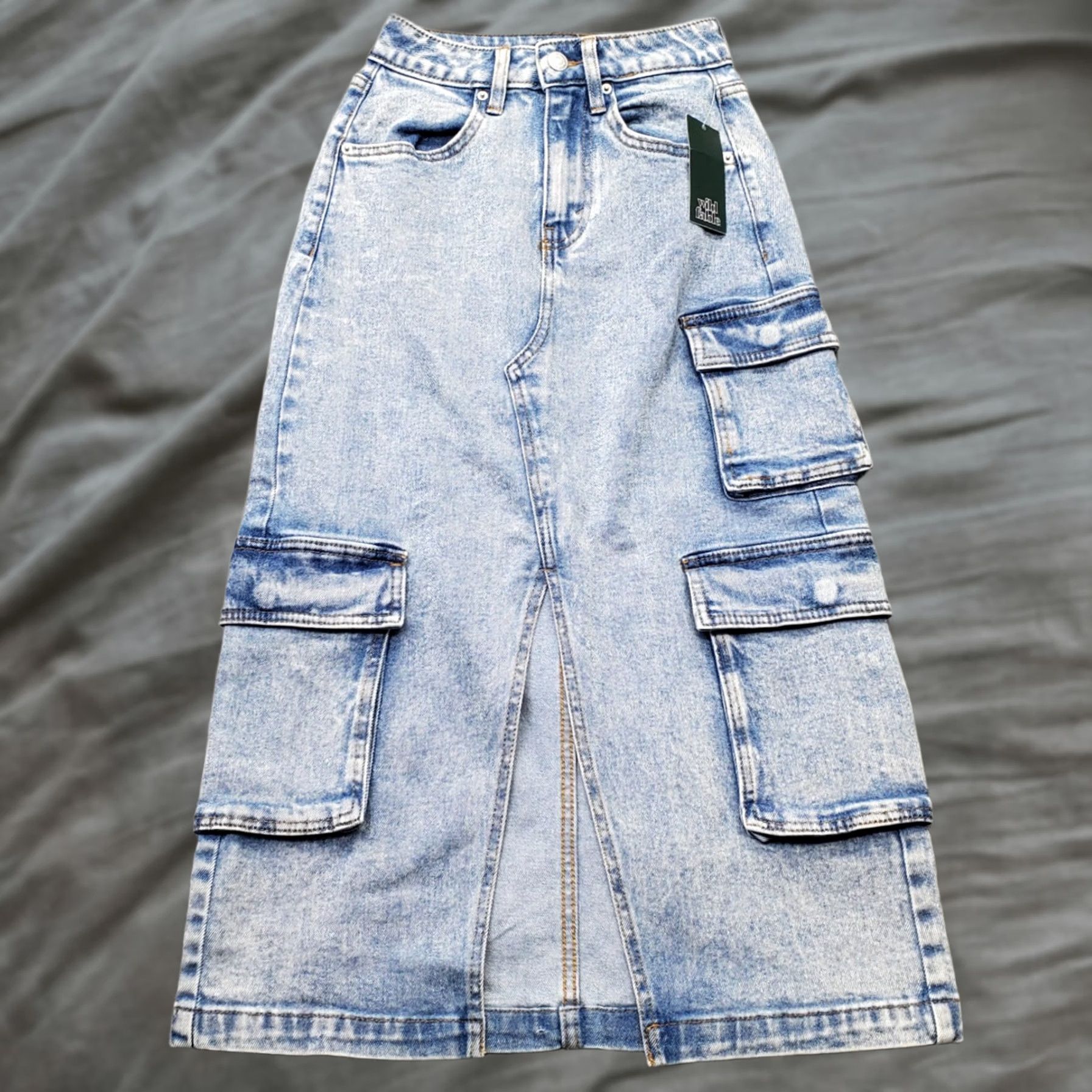 Vintage Wild Fable Womens Size 2XS Blue Denim Midi Cargo Skirt with Pockets Utility Button Vent Size 24" / US 00 / IT 34 - 1 Thumbnail
