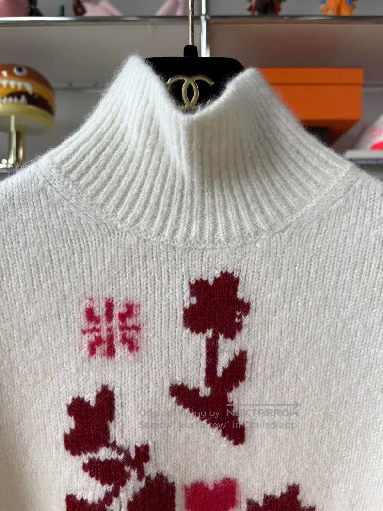Chanel Chanel Ski Series White Flower Turtleneck Cashmere Sweater Size XS / US 0-2 / IT 36-38 - 2 Thumbnail