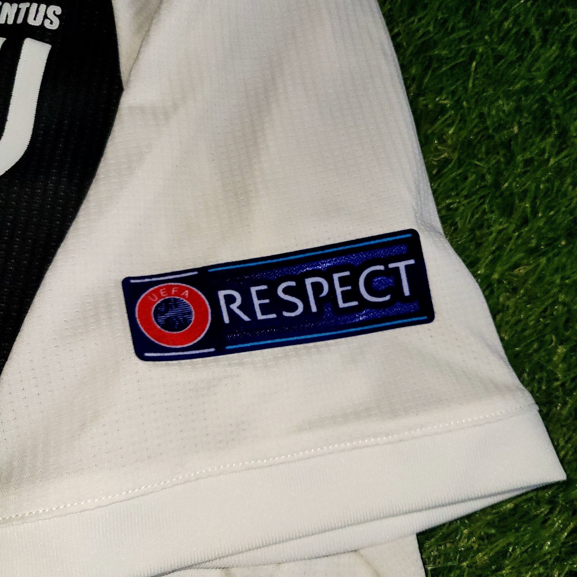 Adidas Ronaldo Juventus 2018 2019 UEFA Soccer Jersey L Size US L / EU 52-54 / 3 - 5 Thumbnail