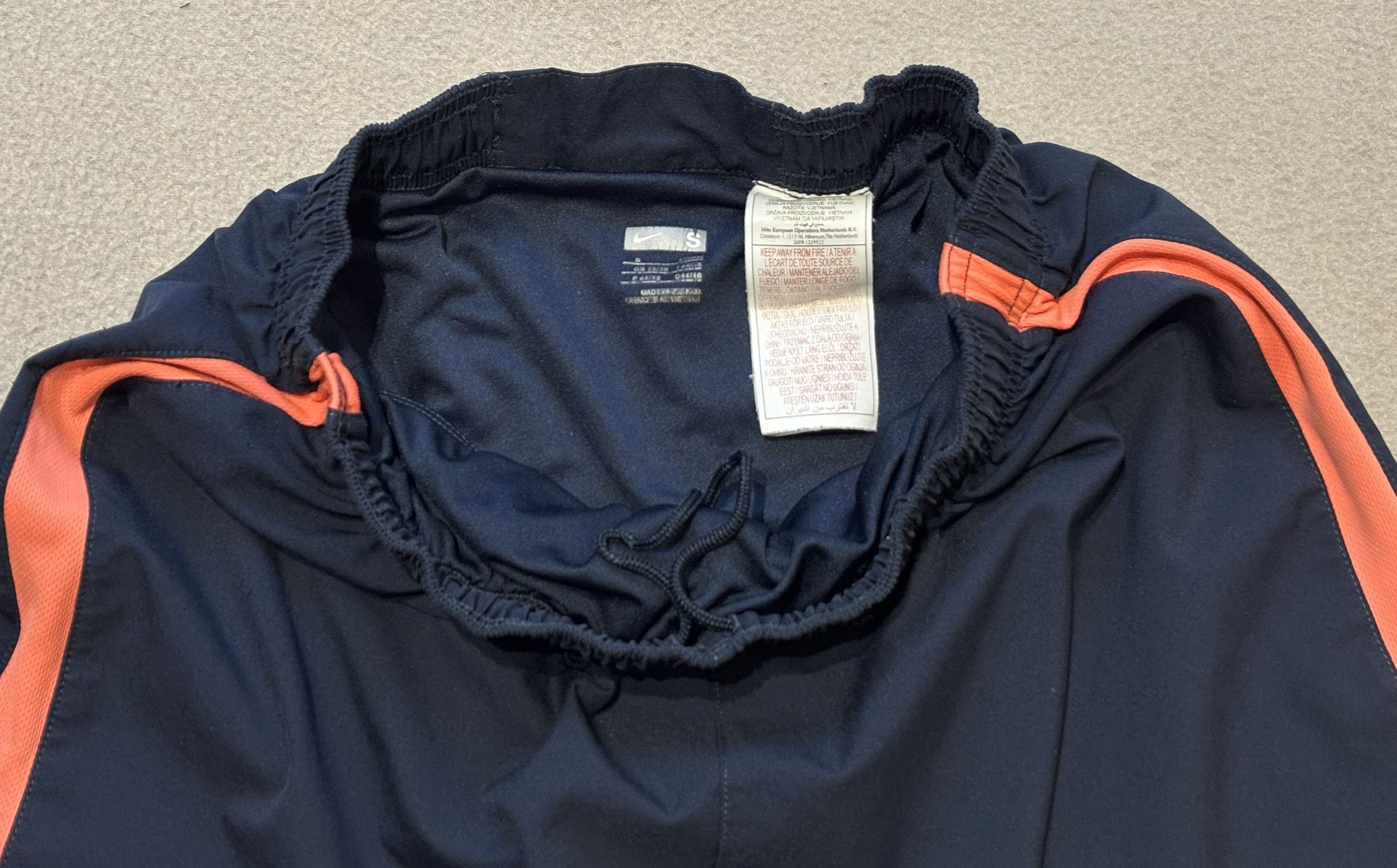 Nike FC Barcelona 2009/2010 Nike Football Shorts size S Size US 31 - 14 Thumbnail