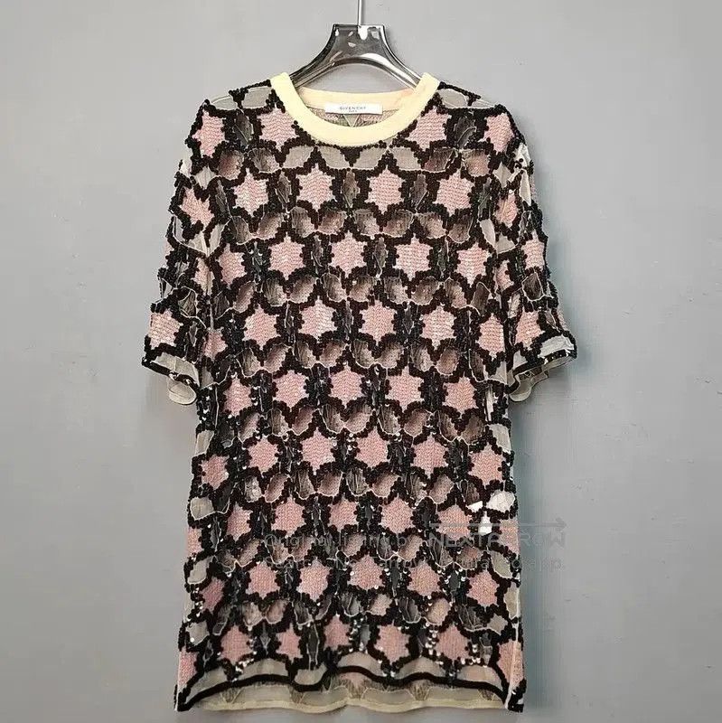 Givenchy Givenchy Pink Cotton T-Shirt for Women . Size M / US 6-8 / IT 42-44 - 1 Thumbnail