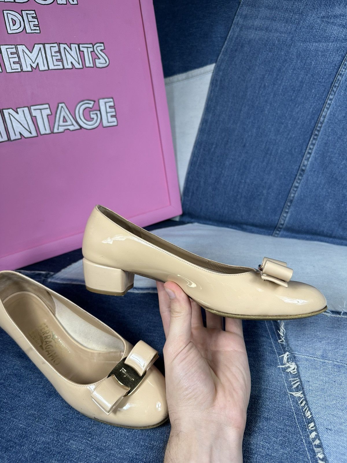 Salvatore Ferragamo Salvatore Ferragamo Vara Pump Heel Bow Beige Patent Leather Size US 6.5 / IT 36.5 - 16 Thumbnail