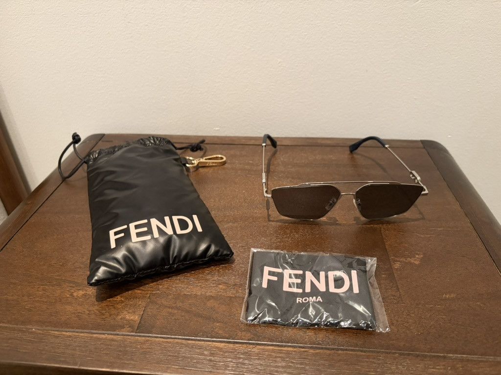 Fendi Fendi O'Lock FE40079U Navigator Sunglasses — Silver/Gray Size ONE SIZE - 13 Thumbnail