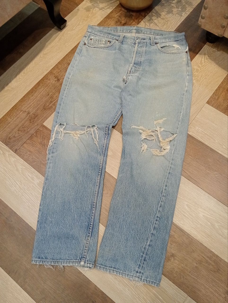 Levi's Vintage Clothing VINTAGE LEVI'S 501 BLUE DISTRESSED DENIM JEANS Size US 36 / EU 52 - 2 Thumbnail