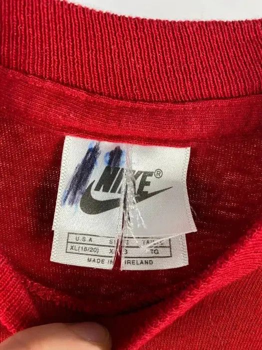 Nike Vintage Nike T-shirt made in USA size Small red big logo Size US S / EU 44-46 / 1 - 3 Thumbnail