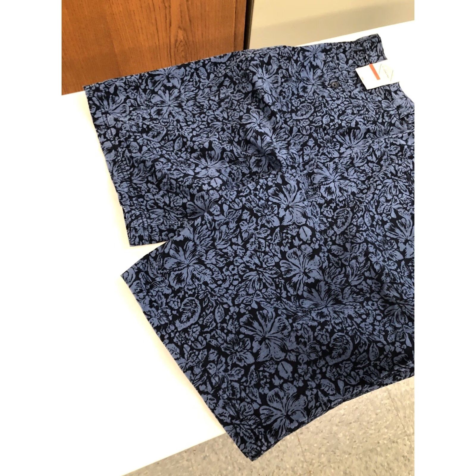 Vintage VINTAGE St. John's Bay MENS Dress SHORTS Indigo Floral 40 NWT Blue Flat Front Belt Loops 9in Inseam Casual Shorts Mens Regular Size US 40 / EU 56 - 4 Thumbnail