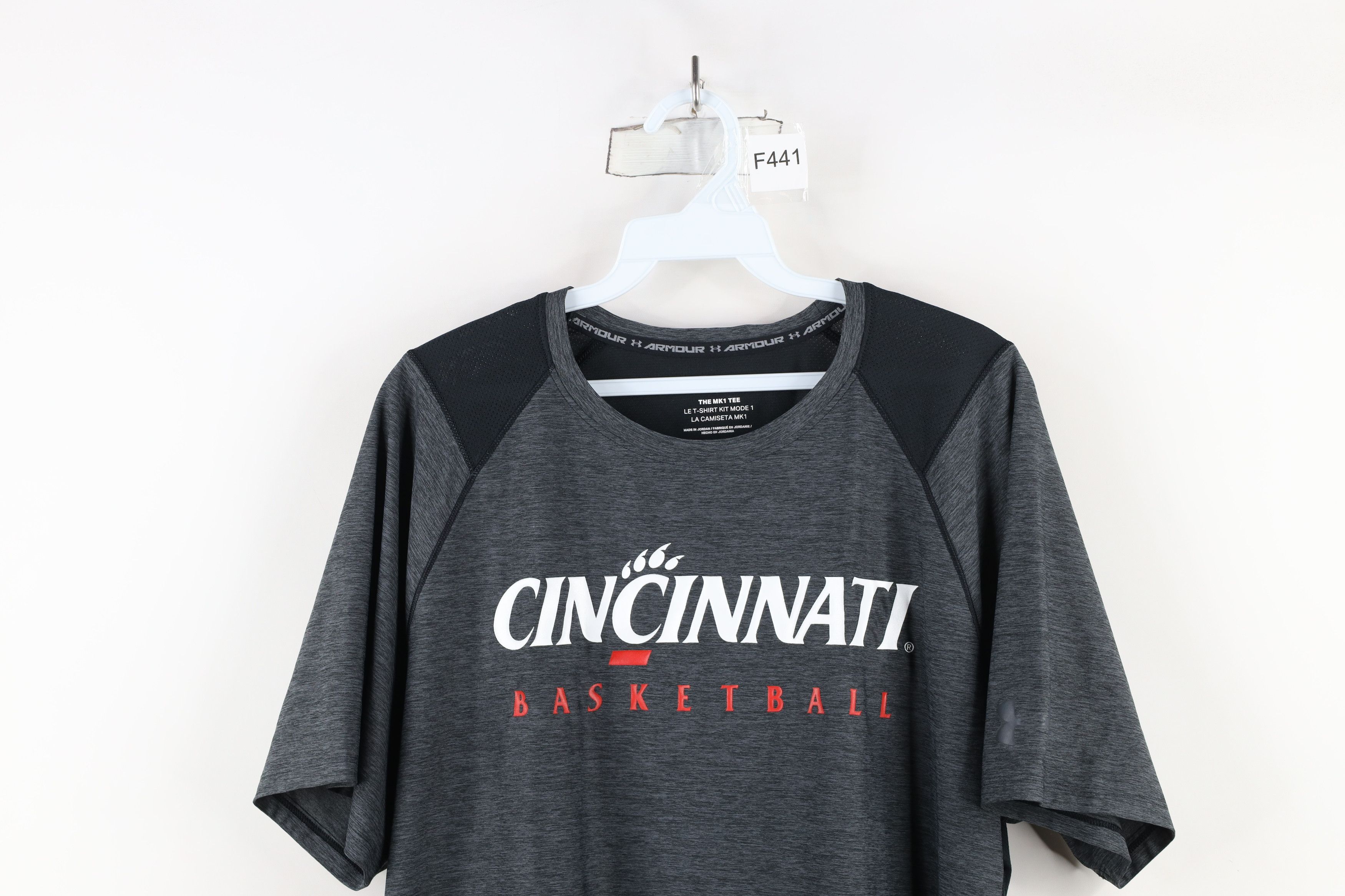 Under Armour × Vintage Under Armour University of Cincinnati Basketball T-Shirt Size US XL / EU 56 / 4 - 2 Thumbnail