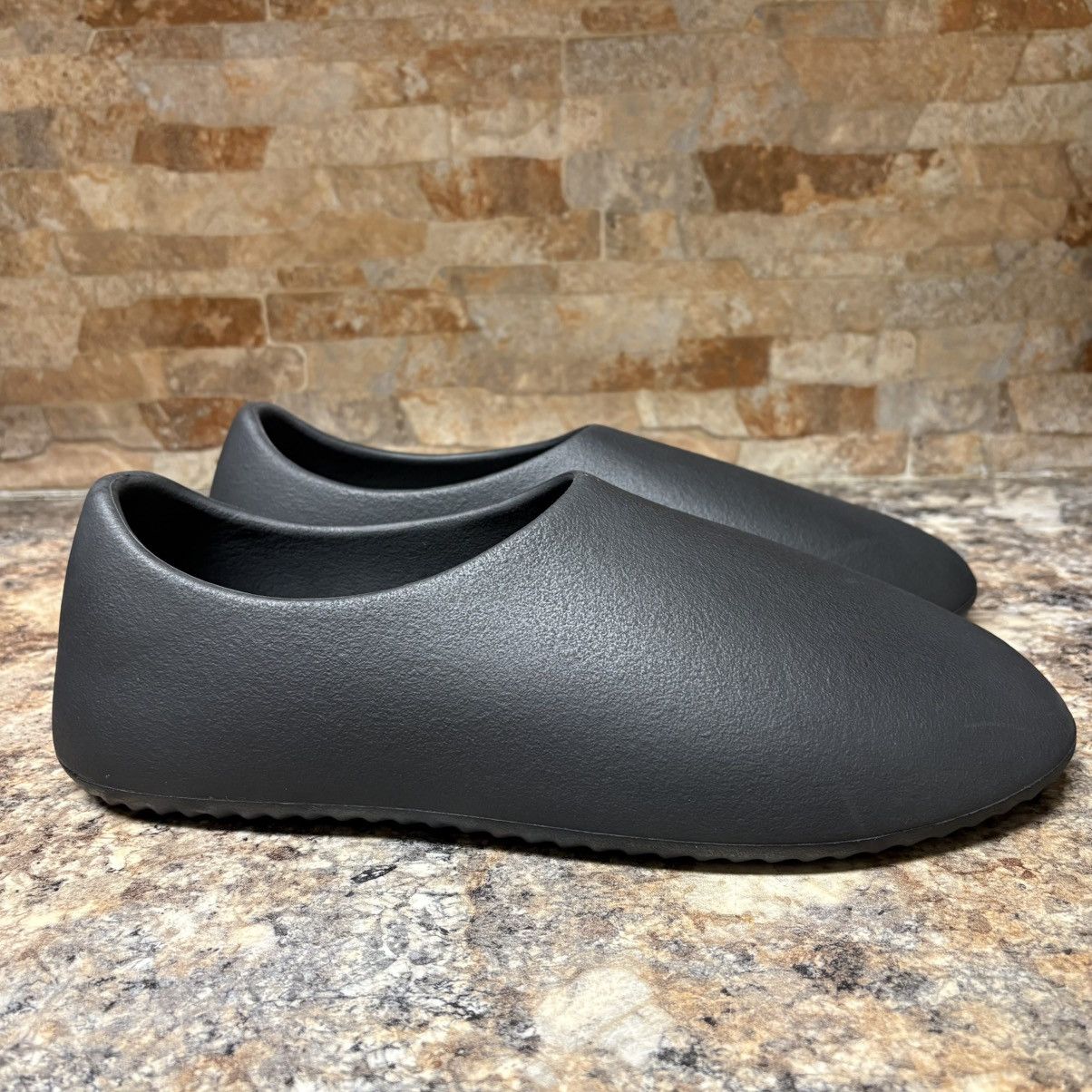 Yeezy Yzy SL-01 Yeezy Slippers 2025 Men’s Size 12 Size US 12 / EU 45 - 4 Thumbnail