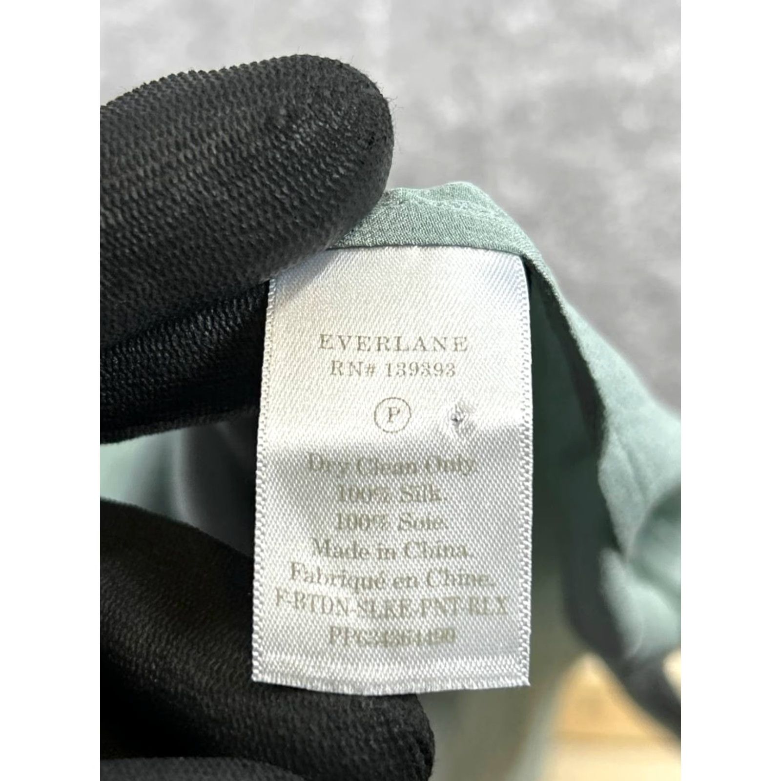 Everlane Everlane Shirt Womens Green Silk Button-Up XS? (Note: Original size 0) Size XS / US 0-2 / IT 36-38 - 4 Thumbnail