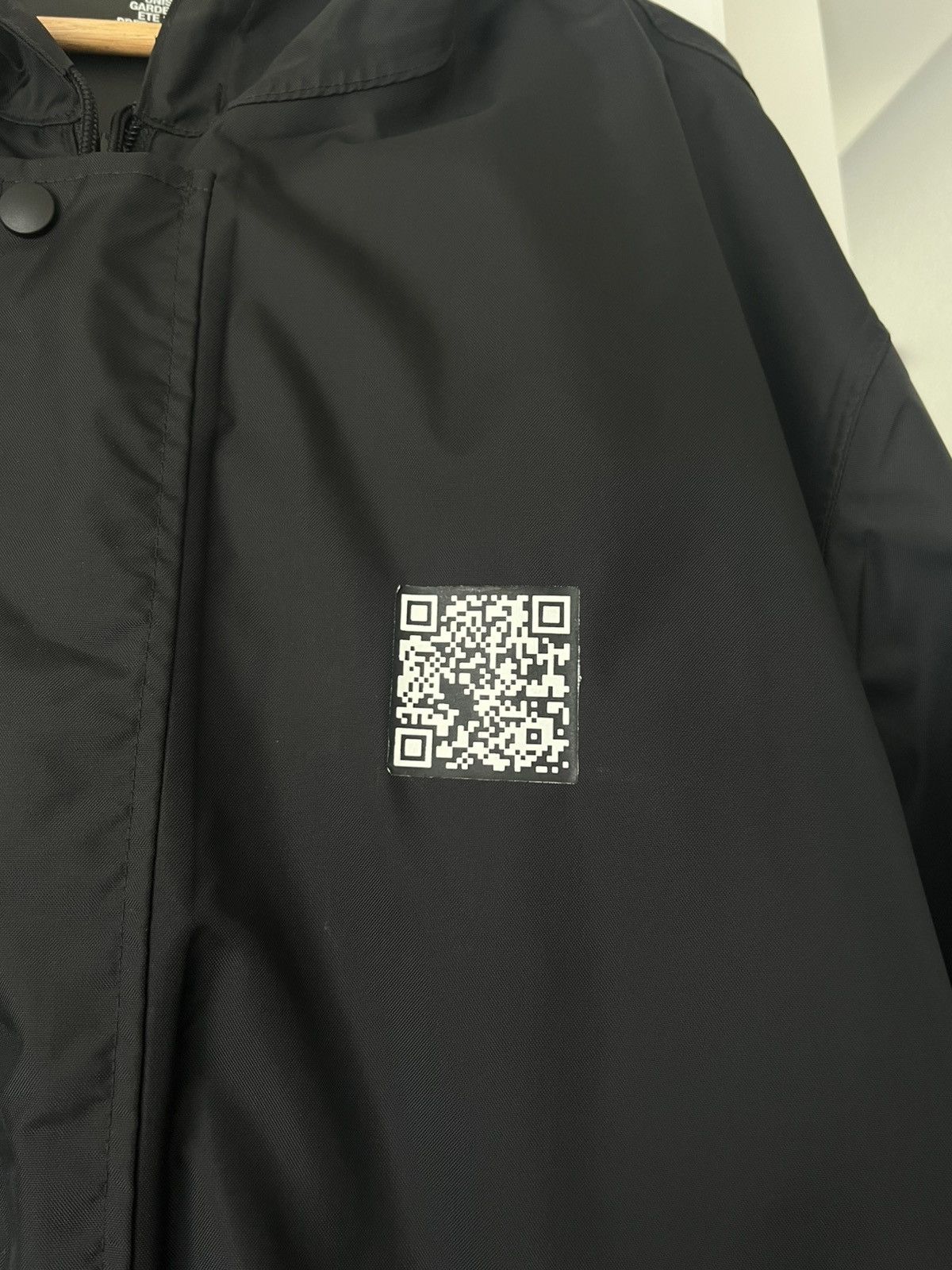 Vetements Vetements QR code raincoat SS 2019 Size US XL / EU 56 / 4 - 2 Thumbnail