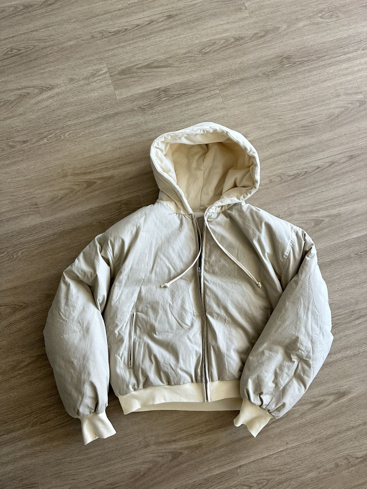 Kanye West 着用 Pixar Jacket Beige Bomber Beige Kanye West Yeezy Pixar Jacket - Jackets Masters
