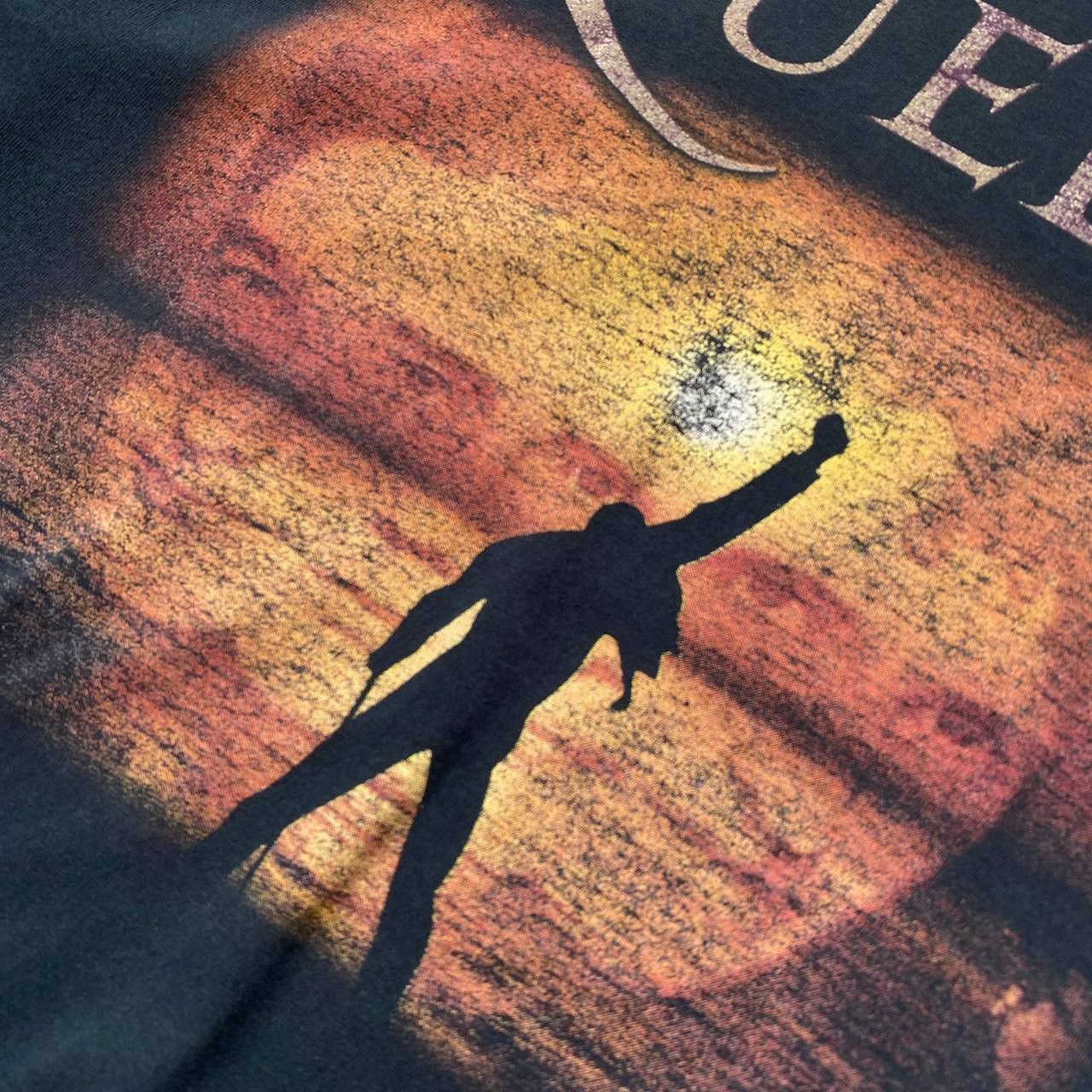 Band Tees × Vintage Vintage queen big logo rare tee shirts Size US XL / EU 56 / 4 - 3 Thumbnail
