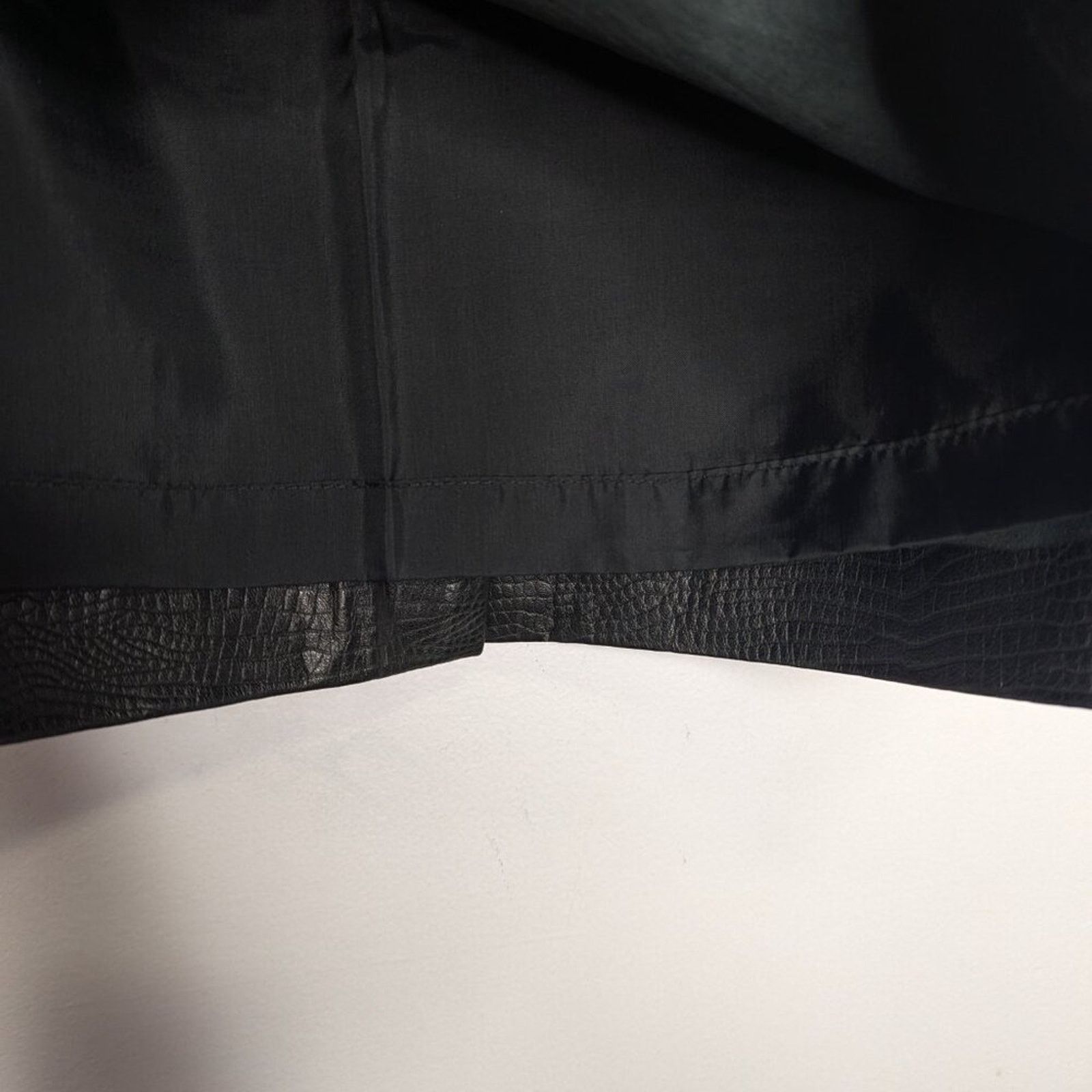 Liz Claiborne Liz Claiborne Vintage Black Soft Embossed Leather Mini Skirt Size 29" - 9 Thumbnail