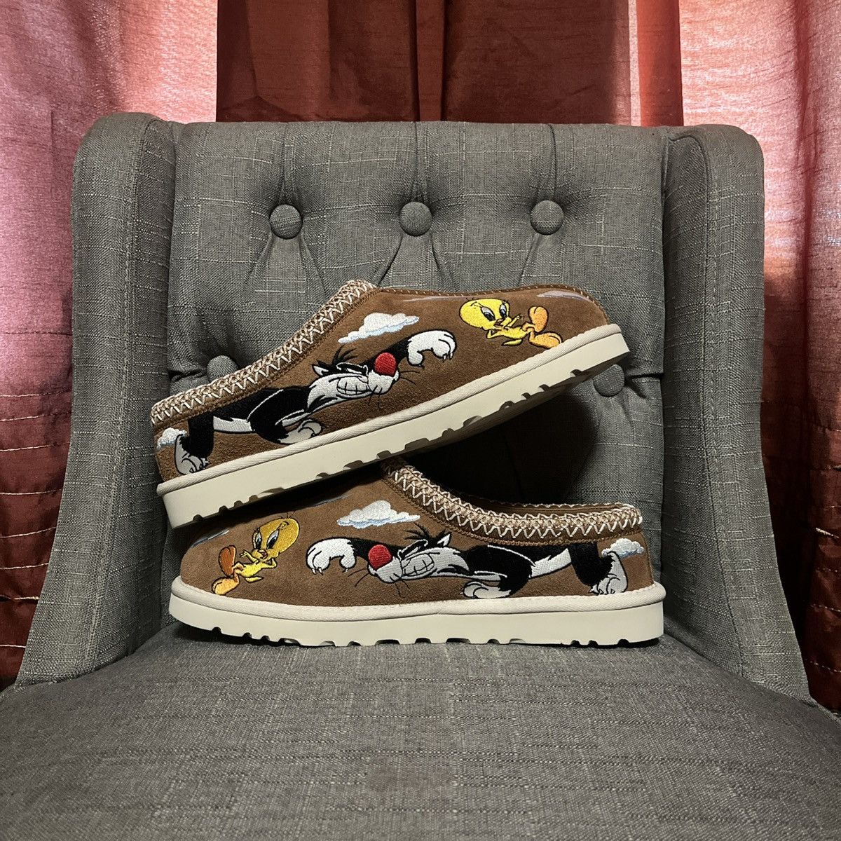 Palace × Ugg Ugg x Palace Tasman Slipper Chestnut “Looney Tunes” Size US 8 / EU 41 - 3 Thumbnail