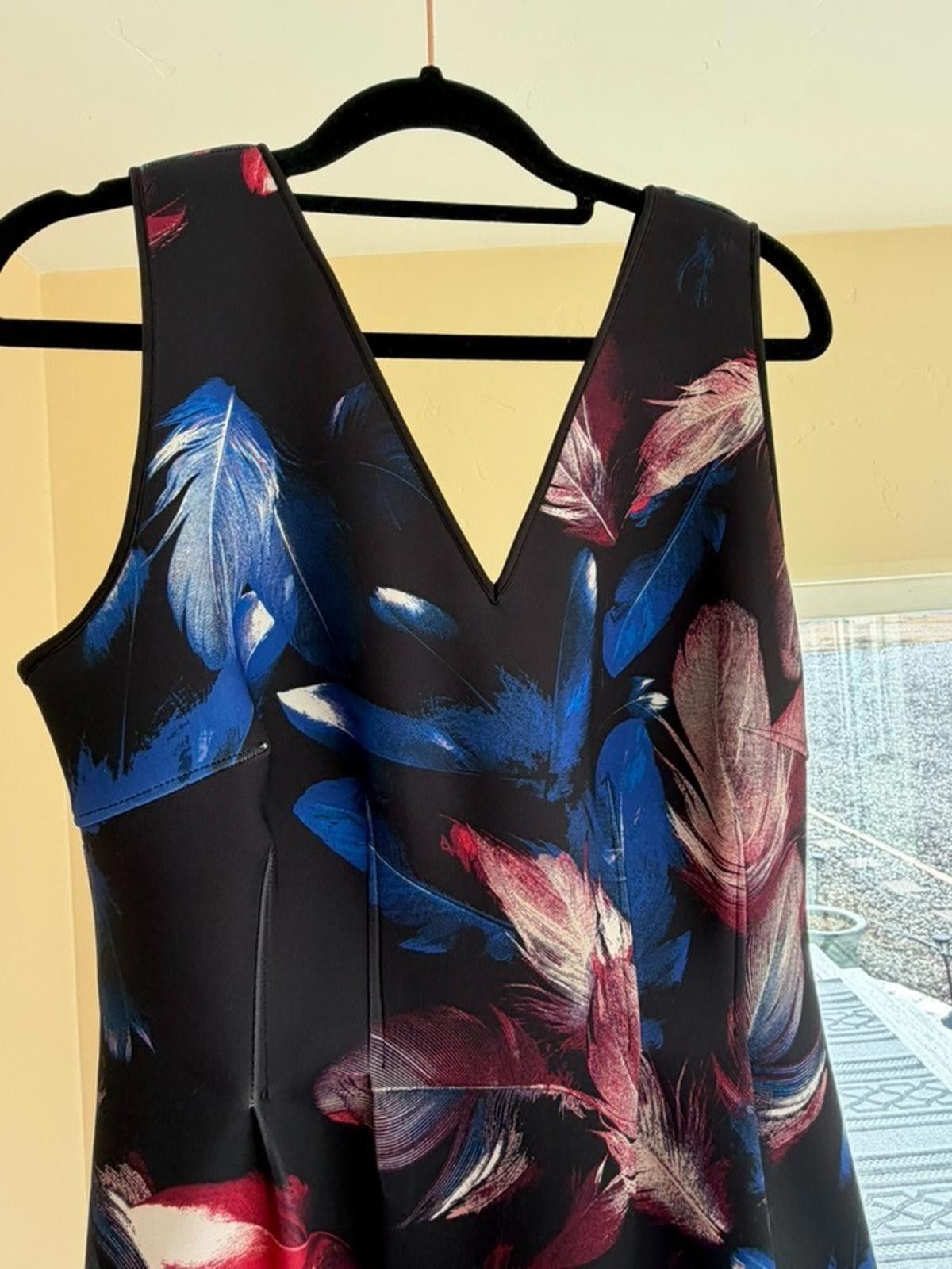 Other WHBM SCUBA Dress 6 Black Blue Red Feather Print Size M / US 6-8 / IT 42-44 - 4 Thumbnail