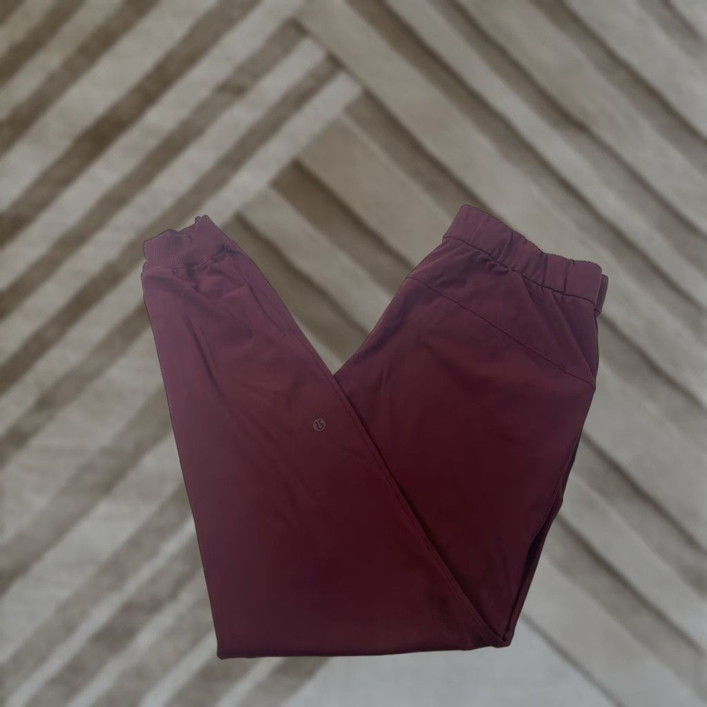 Lululemon Lululemon Jogger Pants Womens 4 Burgundy Nylon Spandex Tapered Pockets Athleisure Cross Training Gym Running Activewear Jeans? Size 27" / US 4 / IT 40 - 1 Thumbnail