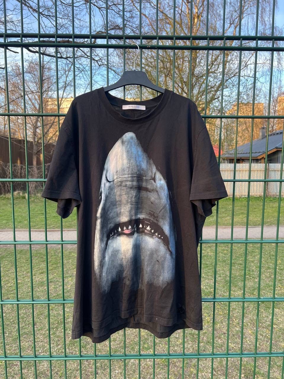 Givenchy Givenchy Shark Print T-Shirt Black Size US XXL / EU 58 / 5 - 1 Thumbnail