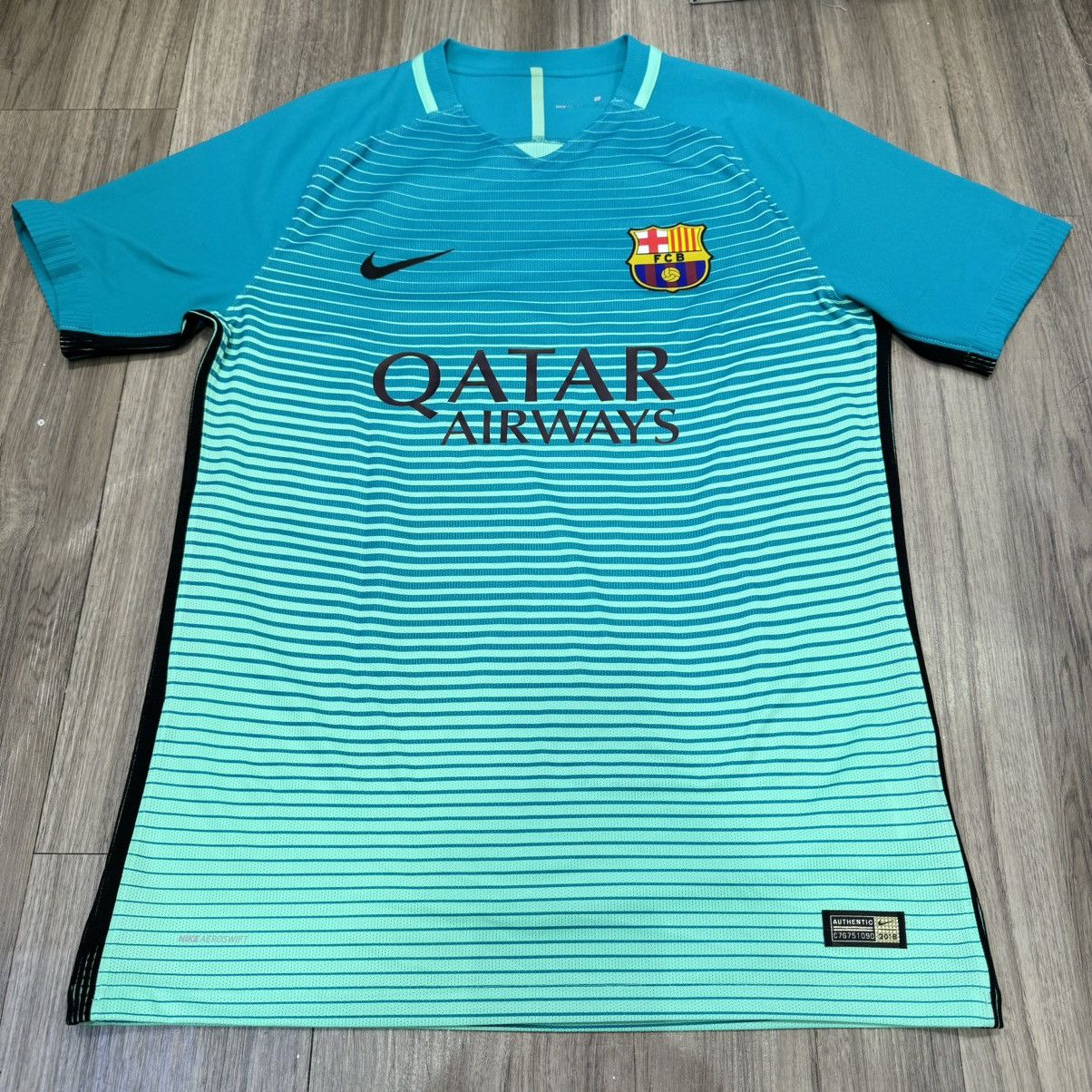 Nike Barcelona 16/17 player issue away shirt #9 Suarez Size US L / EU 52-54 / 3 - 1 Thumbnail