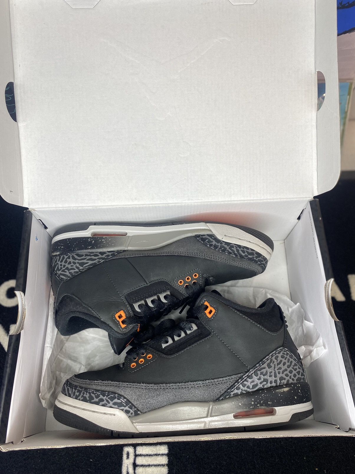 Jordan Brand Jordan 3 “Fear (2023)” GS Size US 6 / EU 39 - 2 Thumbnail