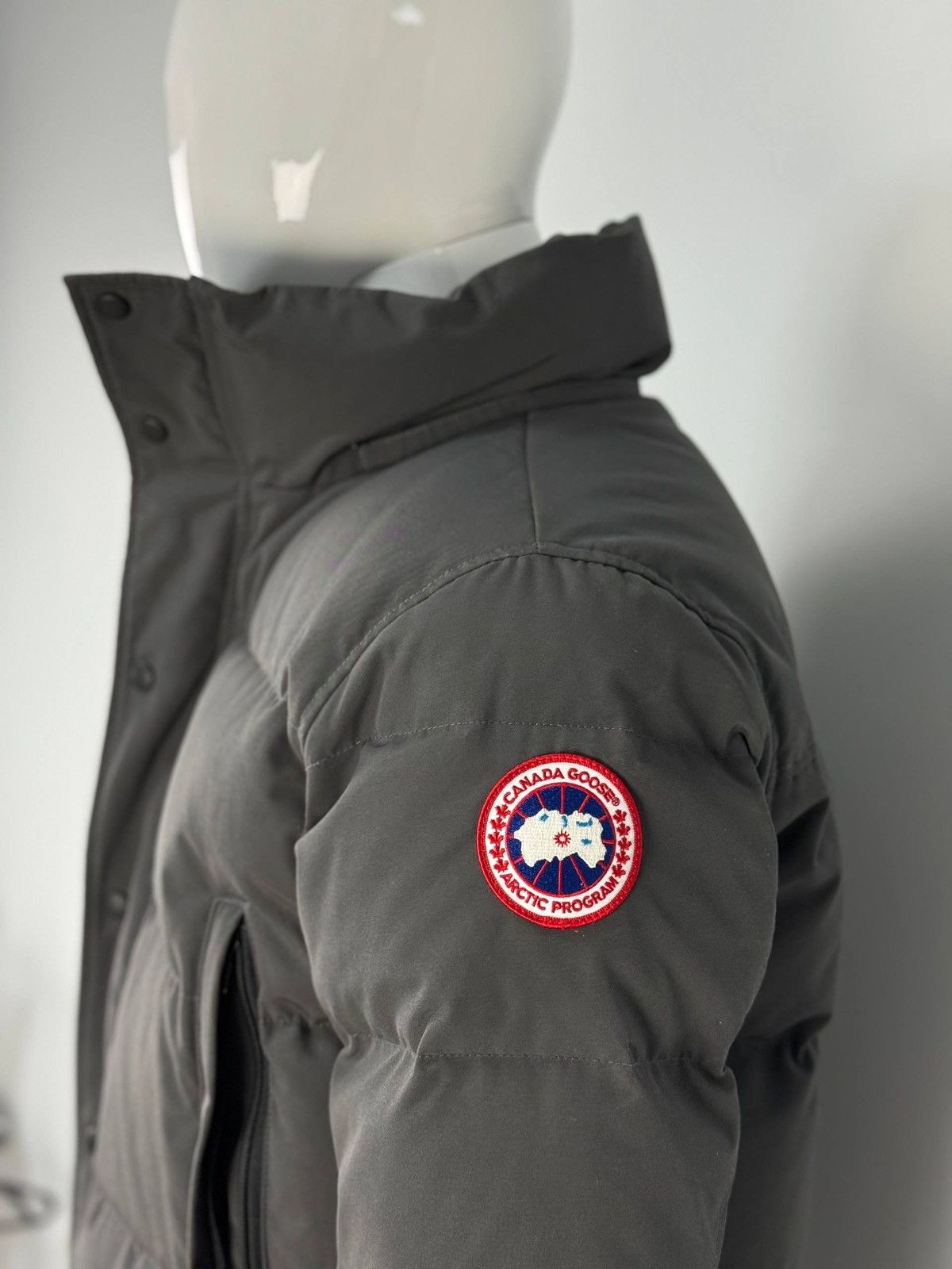 Canada Goose Canada Goose MacMillan Parka Graphite Size L Size US L / EU 52-54 / 3 - 7 Thumbnail
