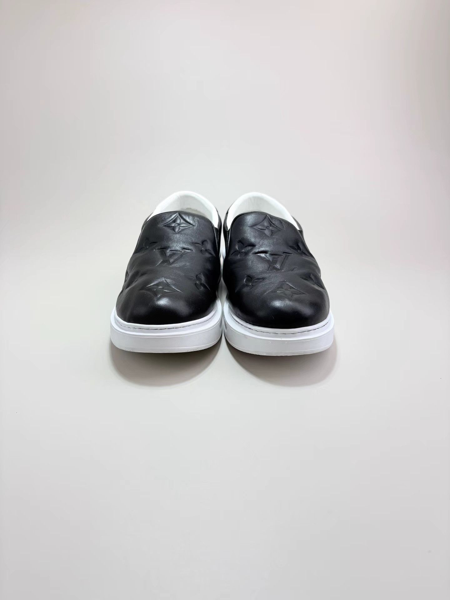 Louis Vuitton LV BEVERLY HILLS Black & White Slip-On Sneakers K1 Size US 11 / EU 44 - 2 Thumbnail