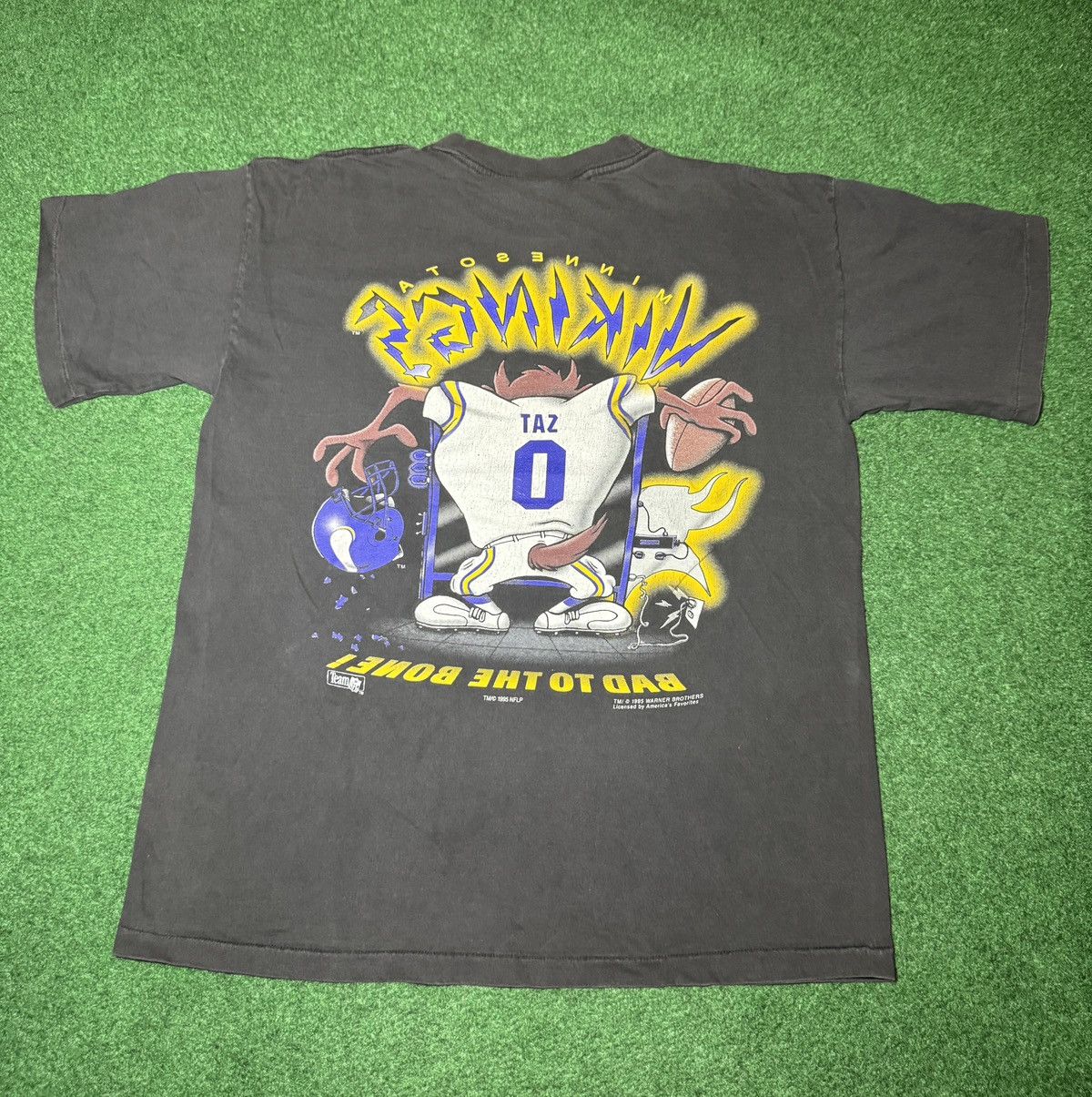 Vintage Vtg 90s Minnesota Vikings Bad To The Bone RARE Taz T Shirt Size US L / EU 52-54 / 3 - 3 Thumbnail