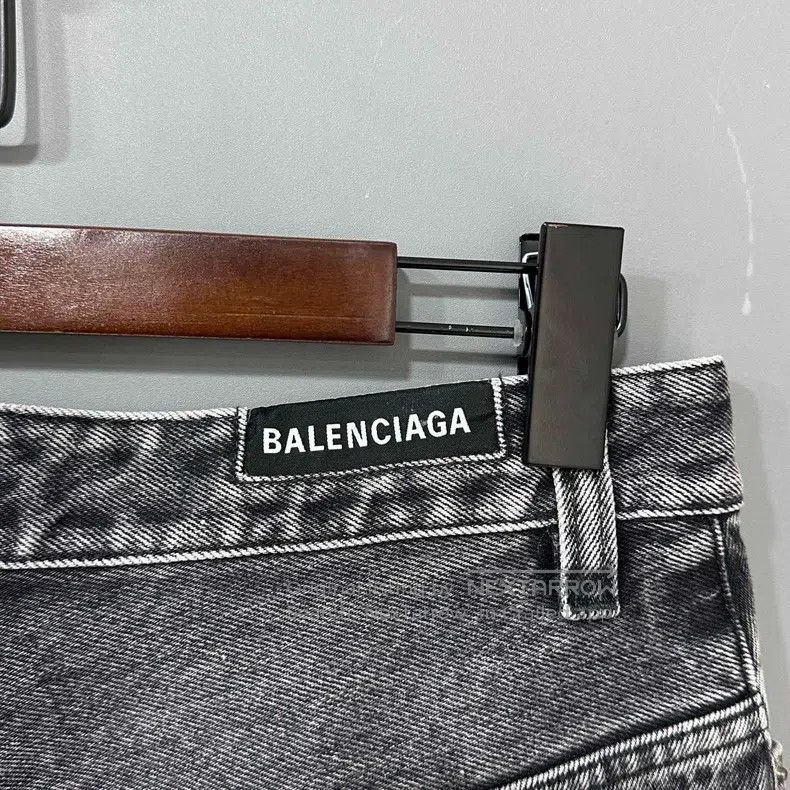 Balenciaga Balenciaga size M FW22 water-washed straight-leg jeans Size US 27 - 4 Thumbnail