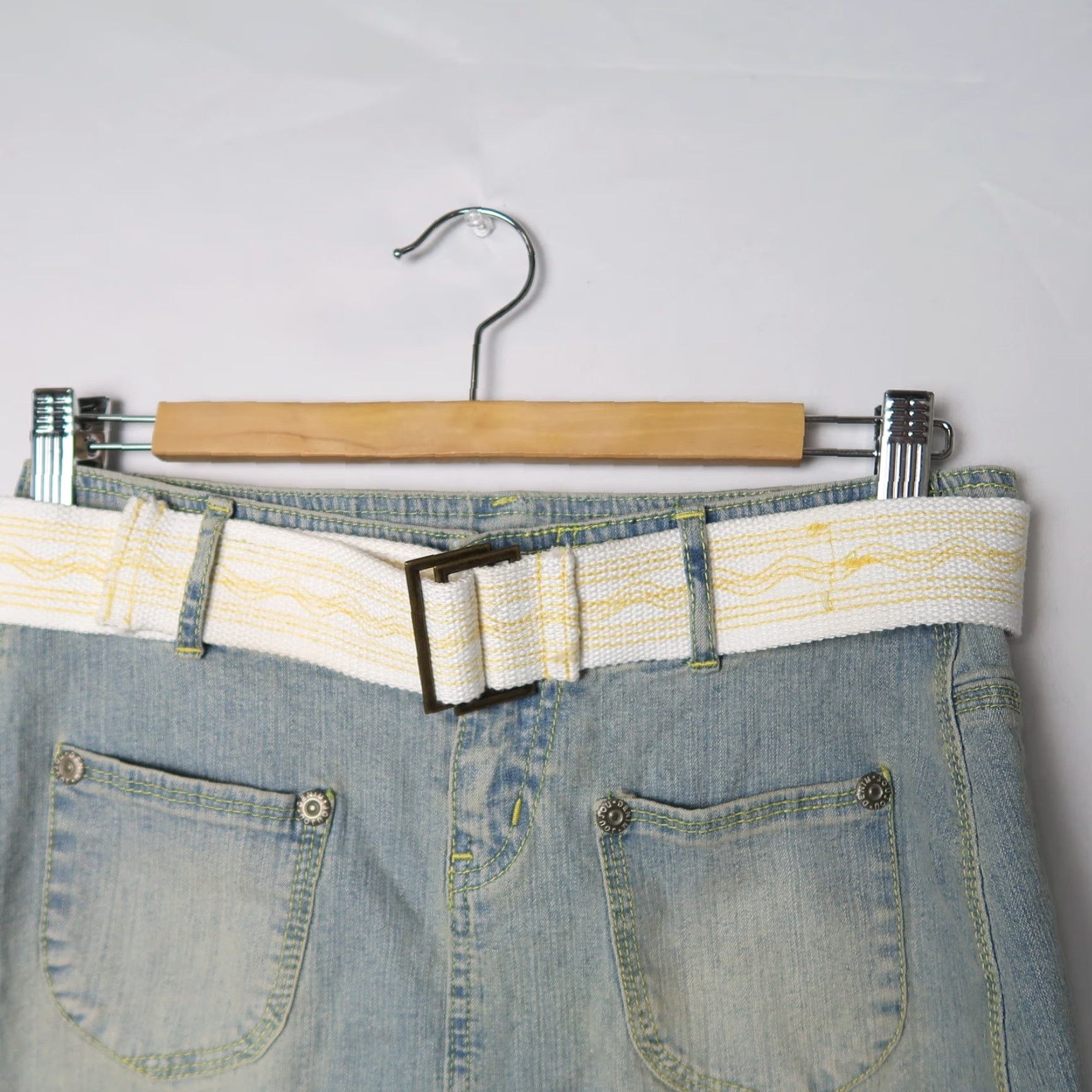 Vintage VINTAGE Y2K Jou Jou light wash blue denim low rise mini skirt S Regular Cotton 1990s Grunge Belt 14" Waist 16" Hip 14.5" Length Mens Women Girls Size 28" / US 6 / IT 42 - 2 Thumbnail