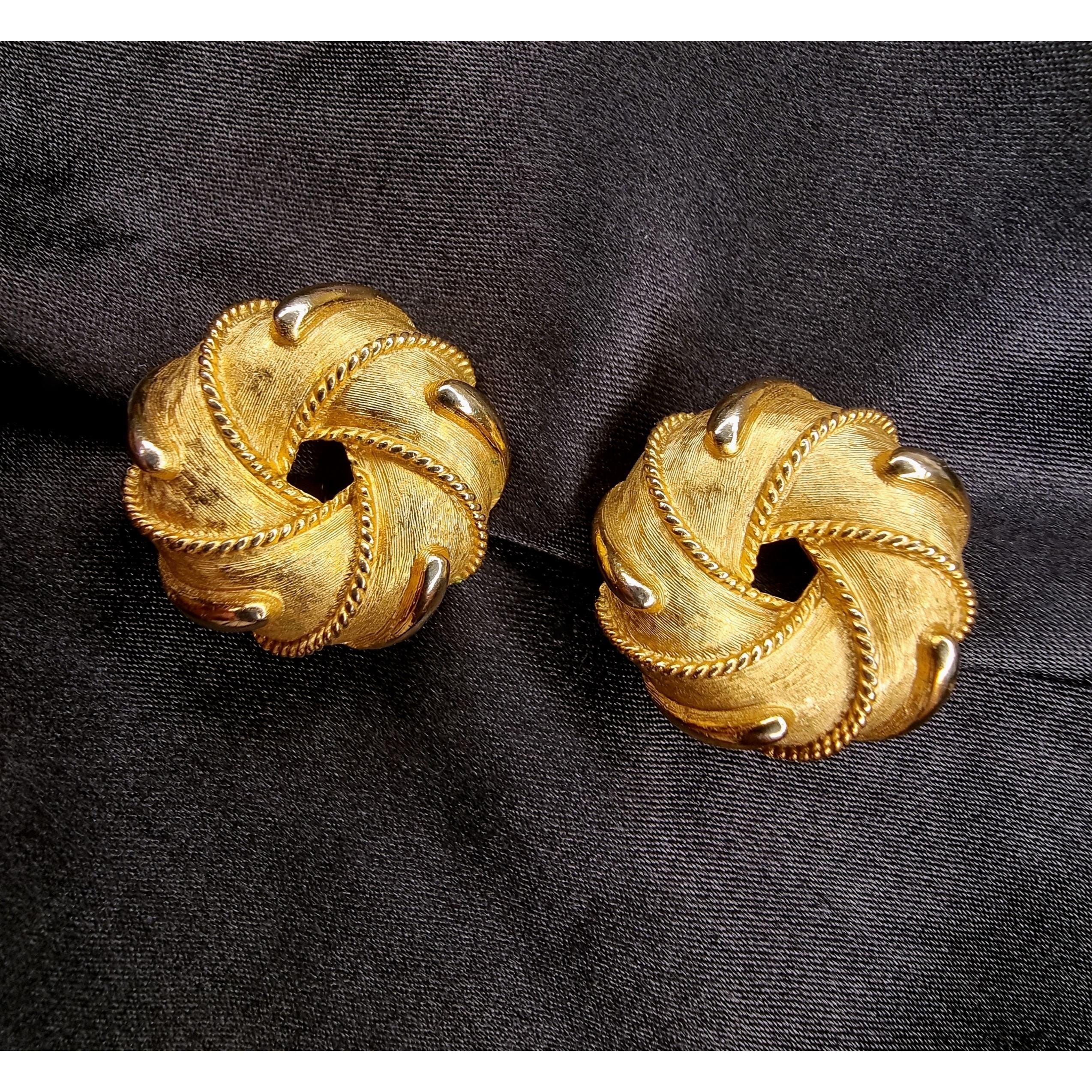 Vintage Rare Find Vintage TRIFARI CROWN Gold Tone Clip On Earrings Size ONE SIZE - 2 Thumbnail
