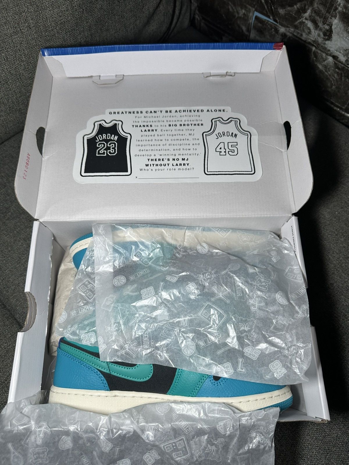 Jordan Brand × Nike Air Jordan 1 Mid SS (GS) Size US 7.5 / IT 37.5 - 2 Thumbnail