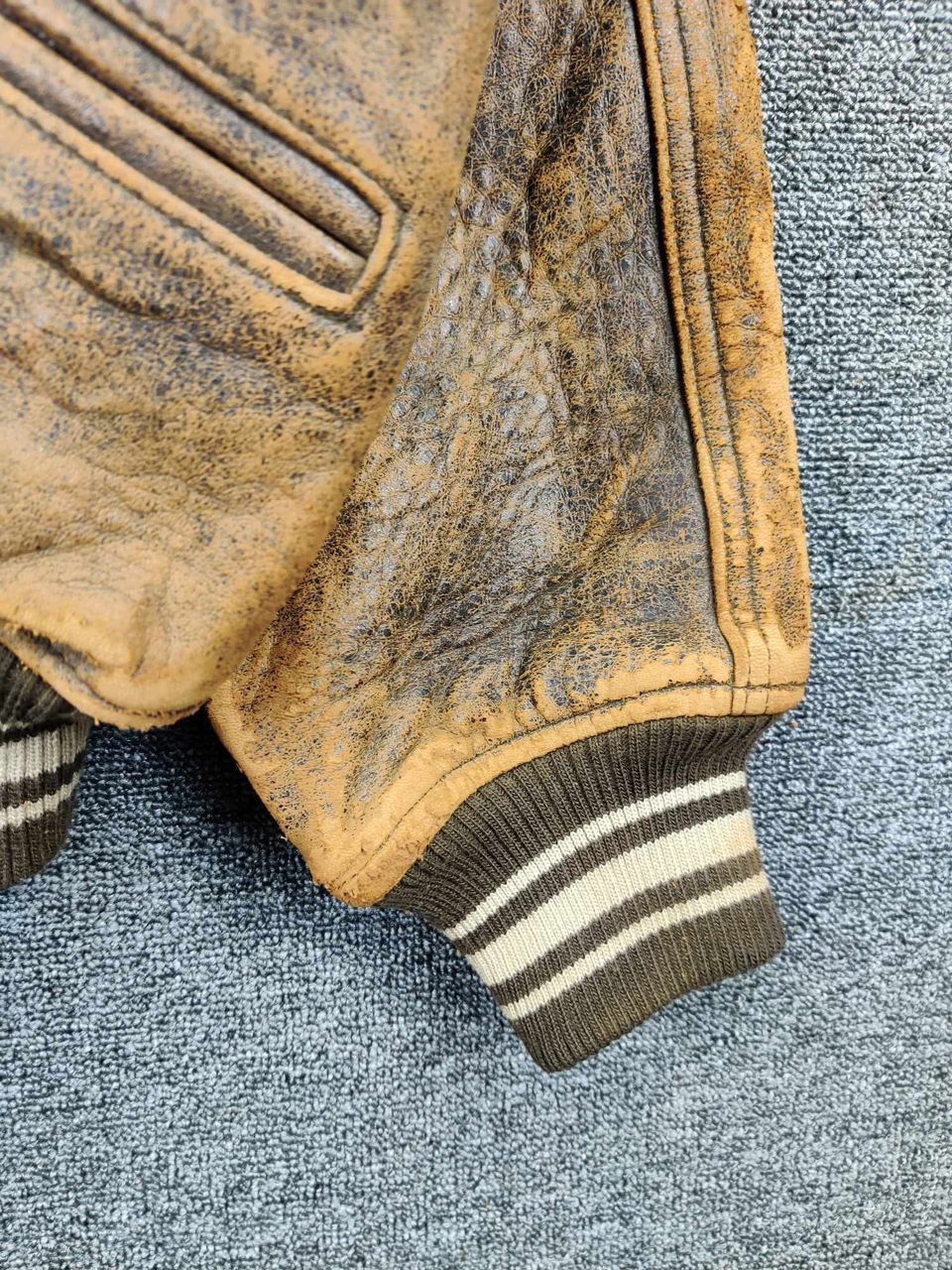 Avirex Thrashed Vintage 90s Avirex USA Varsity Leather Jacket Size US XS / EU 42 / 0 - 5 Thumbnail