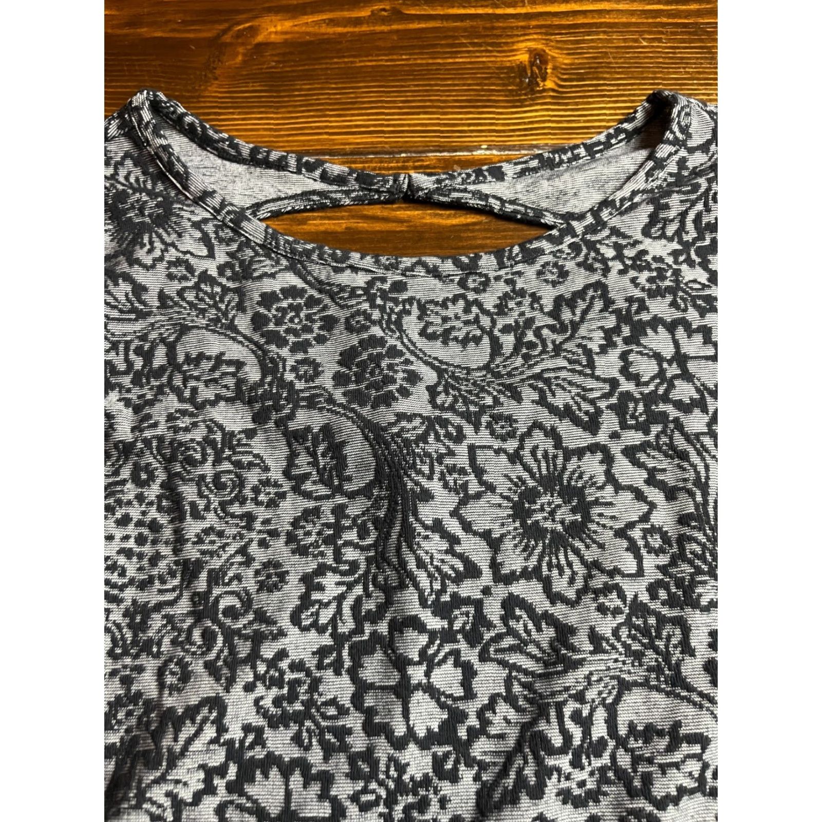 Loft LOFT Shirt Women's Size Small Black Gray Floral Long Sleeve Cut Out Womens Size S / US 4 / IT 40 - 3 Thumbnail