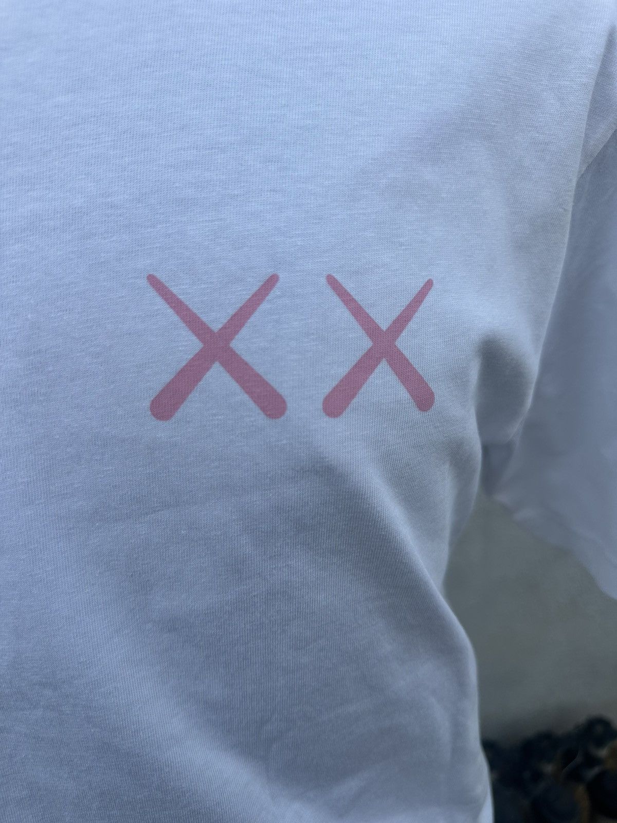 Kaws × Uniqlo New Kaws X Uniqlo UT Graphic T-Shirt White/Pink Men's L Size US L / EU 52-54 / 3 - 3 Thumbnail