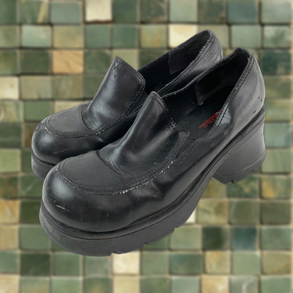 Vintage VINTAGE First Kiss Leather Platform Loafers Women Read First Kiss Black Slip-On 7.5 Round Toe Platform Chunky Heel 3.5in Y2K Grunge 90s Vintage Womens Size US 8 / IT 38 - 1 Thumbnail