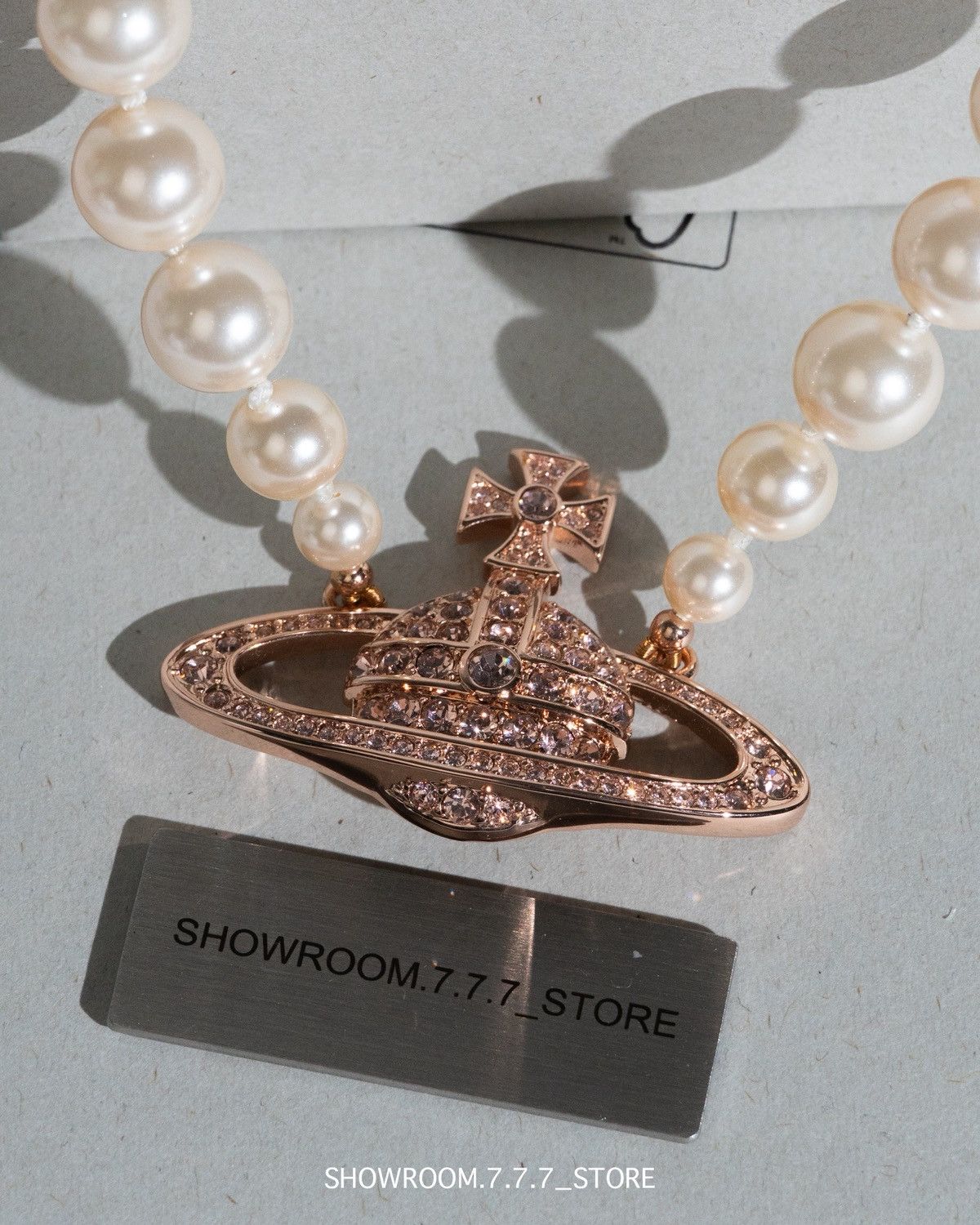 Vivienne Westwood Vivienne Westwood One-Row Pearl Bas Relief Choker Size ONE SIZE - 1 Thumbnail
