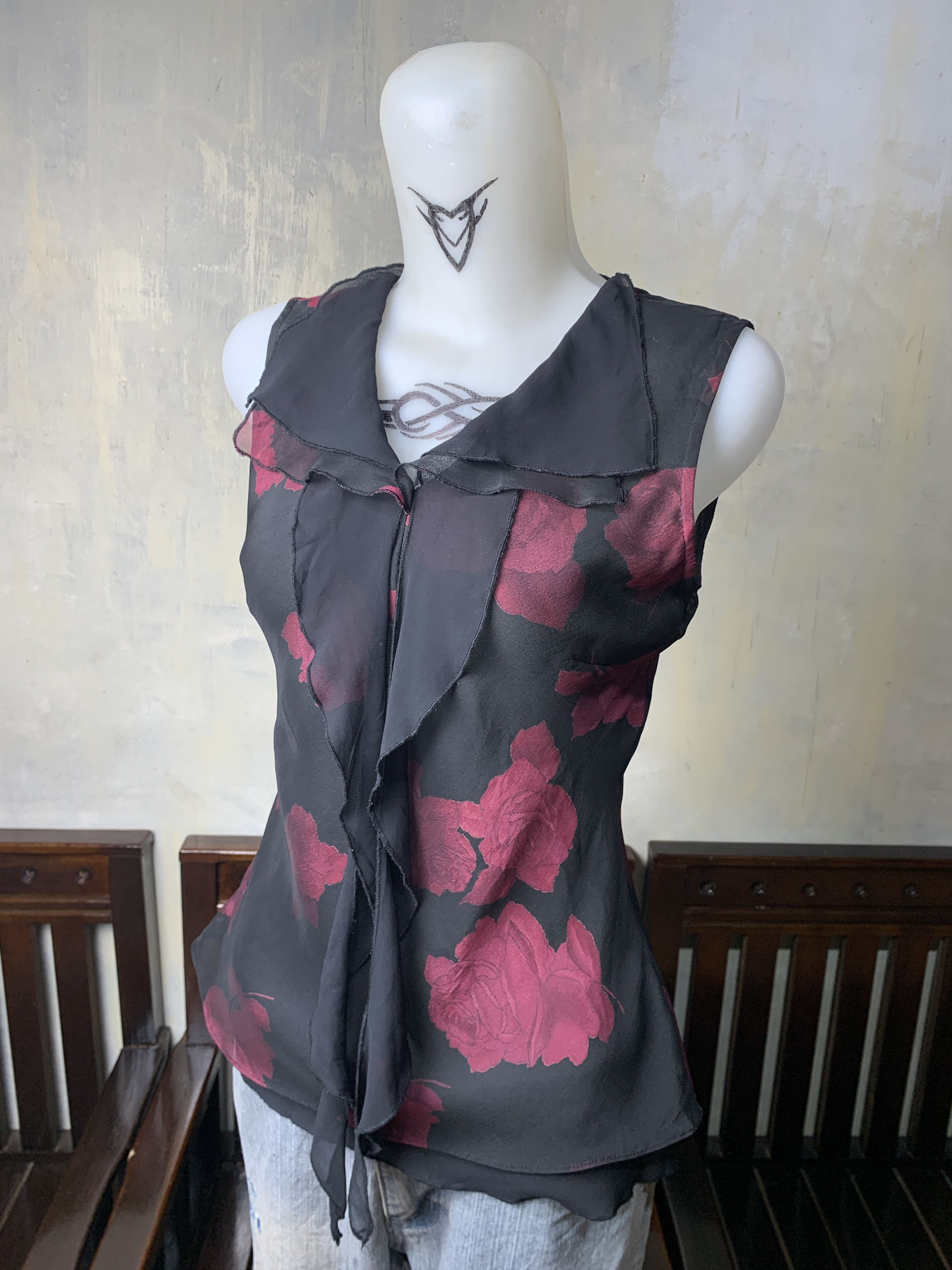 Japanese Brand Wanko Floral Ruffle Fitted Sleeveless Mesh Blouse (S) Size S / US 4 / IT 40 - 2 Thumbnail