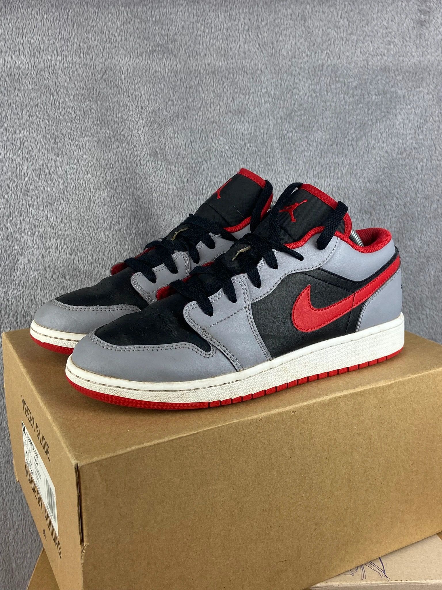 Jordan Brand Jordan sneakers grey red retro vintage streetwear Size US 5.5 / EU 38 - 1 Thumbnail